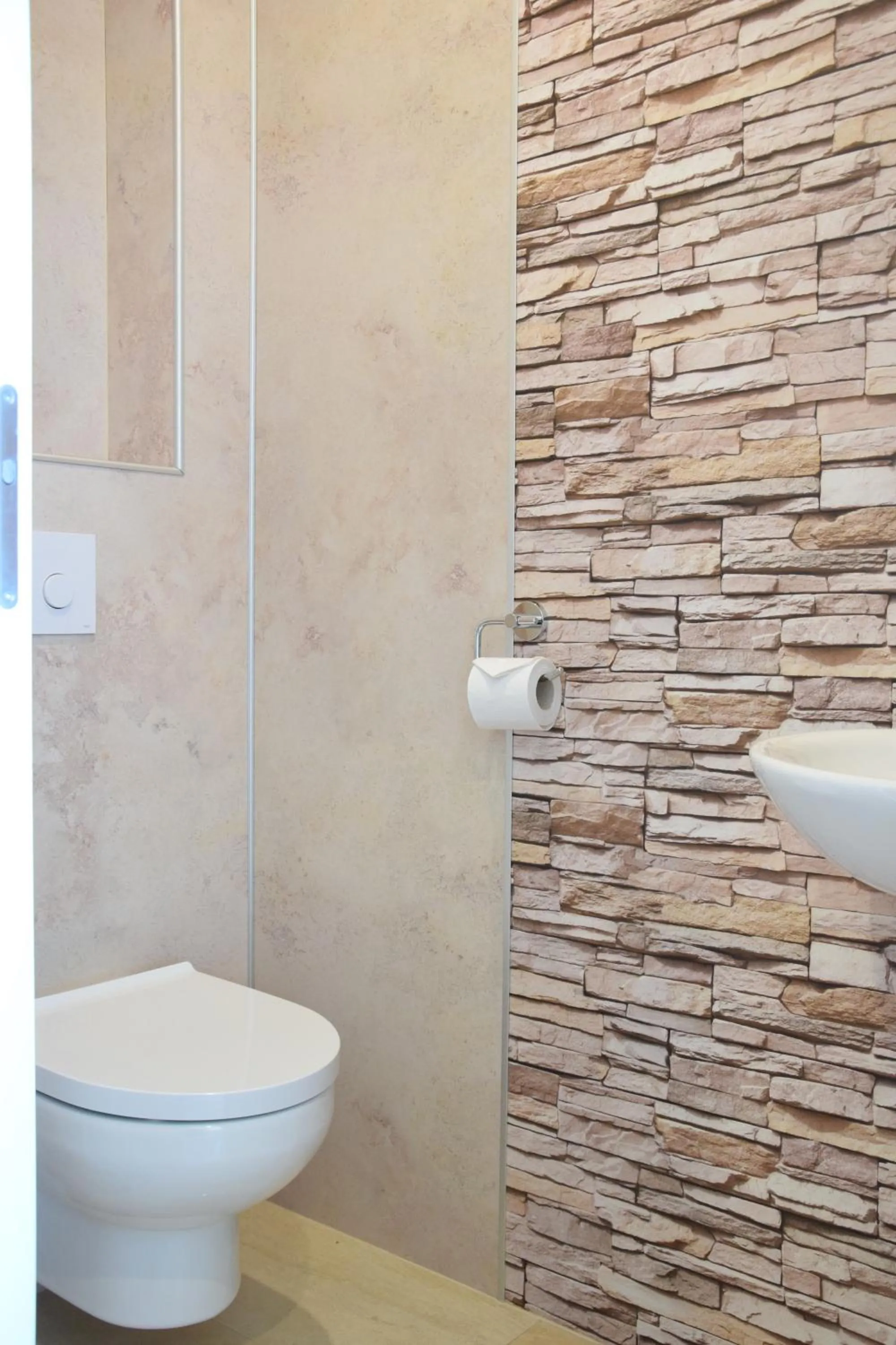 Toilet in Appartmenthaus Rosenhof