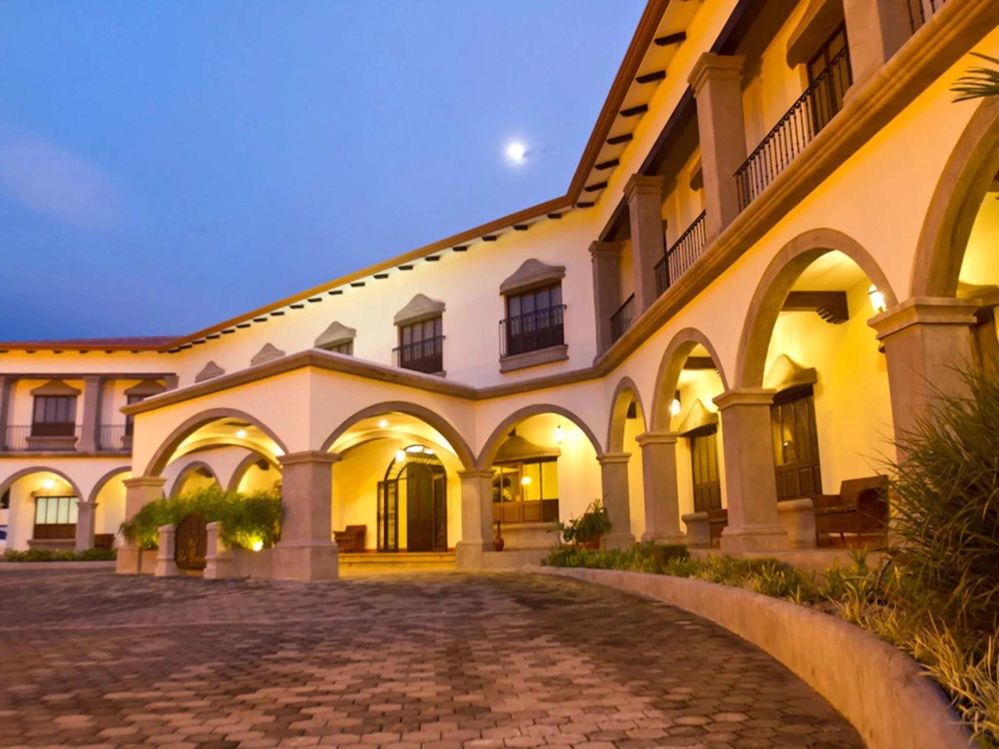 Property building in Hotel Los Portales