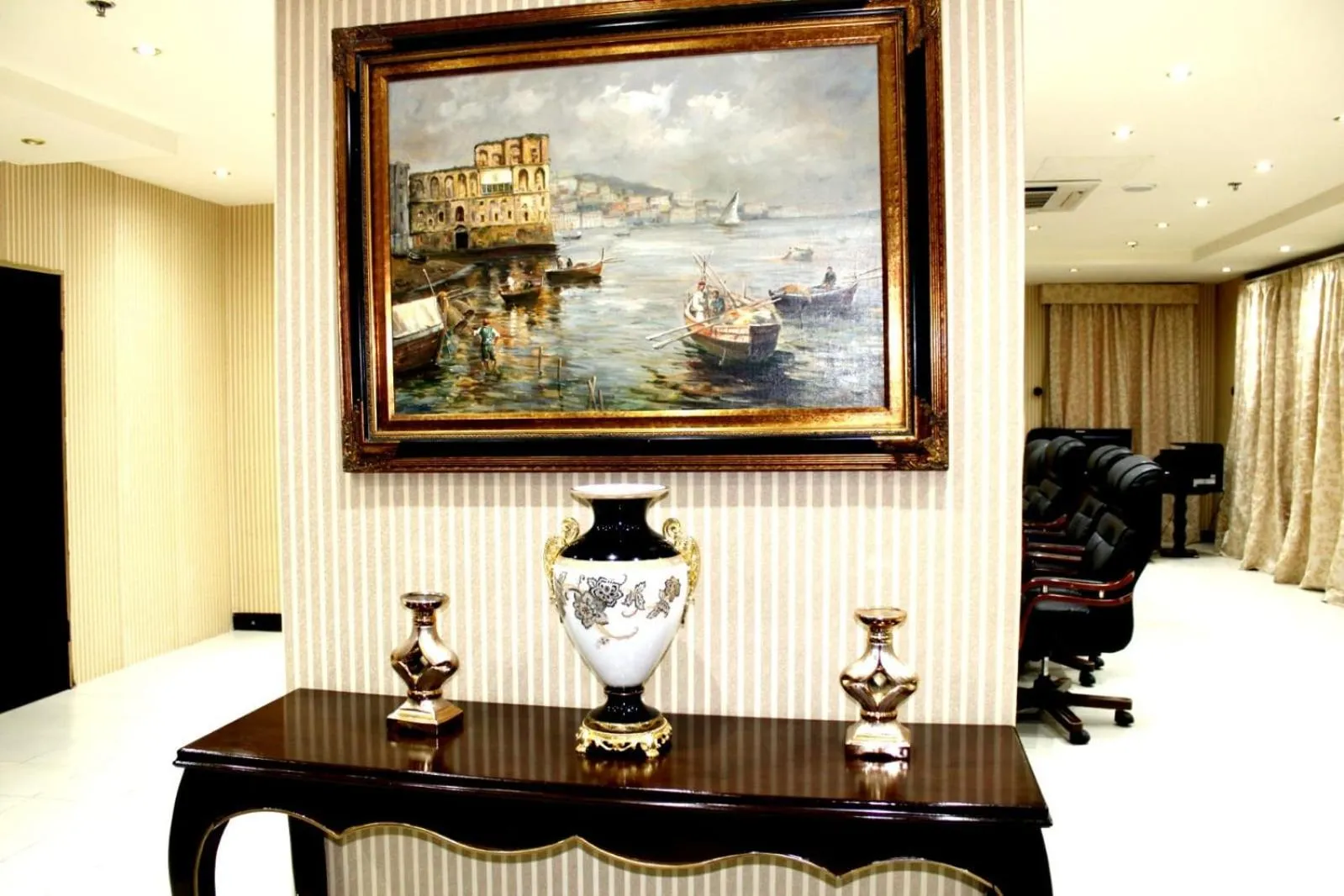 Meeting/conference room, Bed in Tourist Hotel