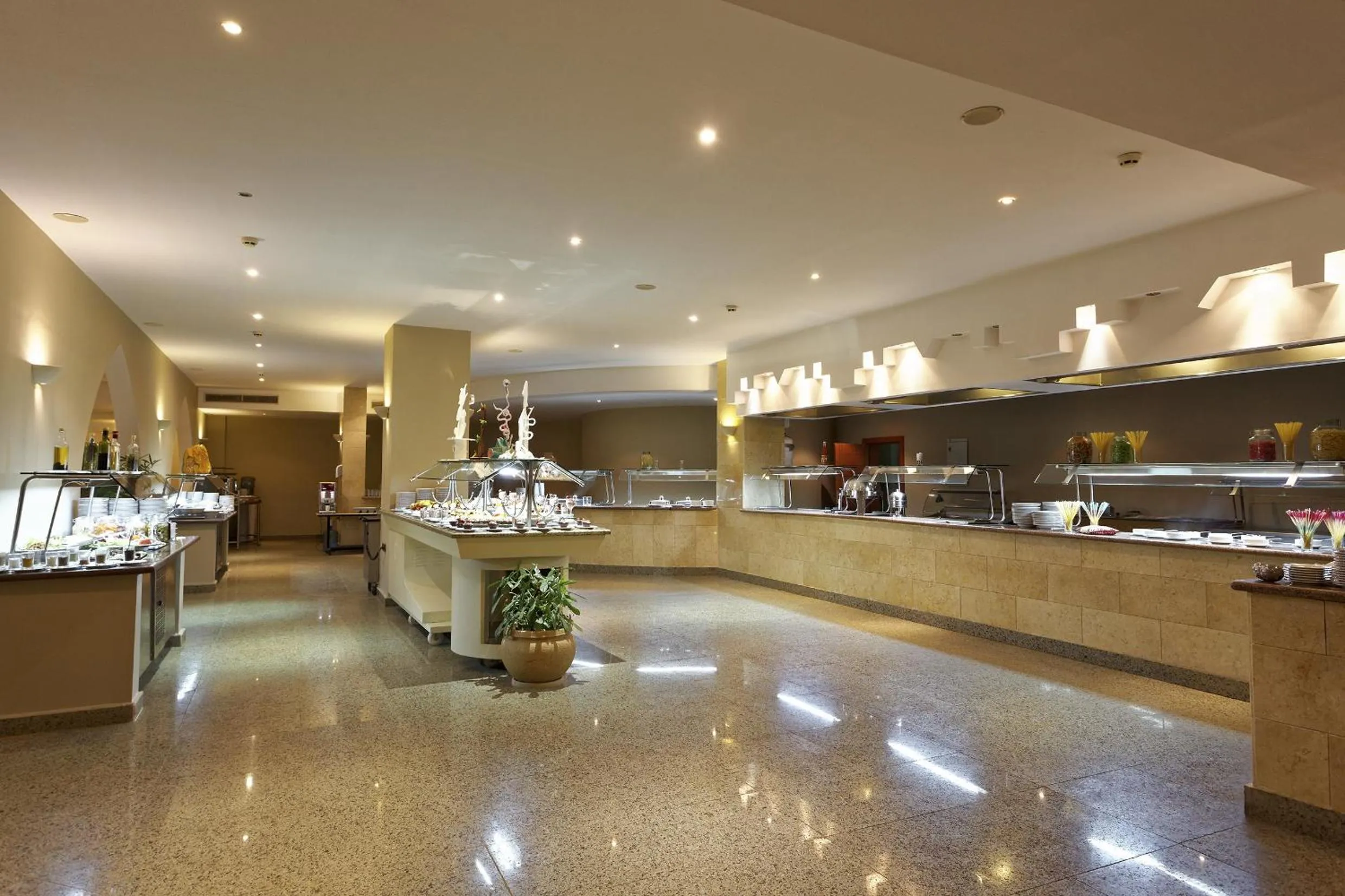 Restaurant/places to eat in Three Corners Equinox Beach Resort