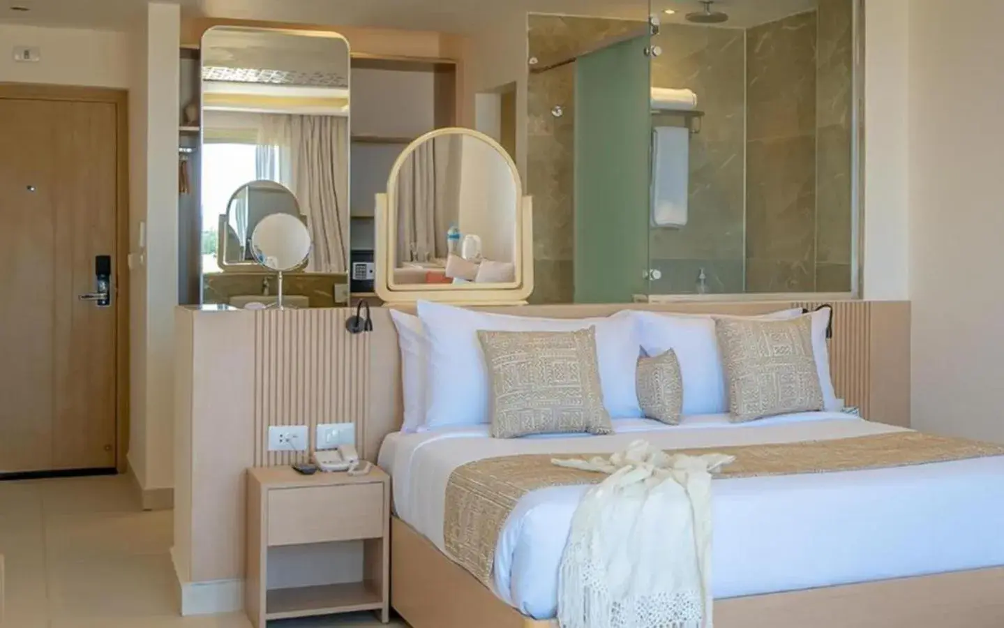 Premium Room with Garden View - single occupancy in Three Corners Equinox Beach Resort Premium Room with Garden View - single occupancy in Three Corners Equinox Beach Resort