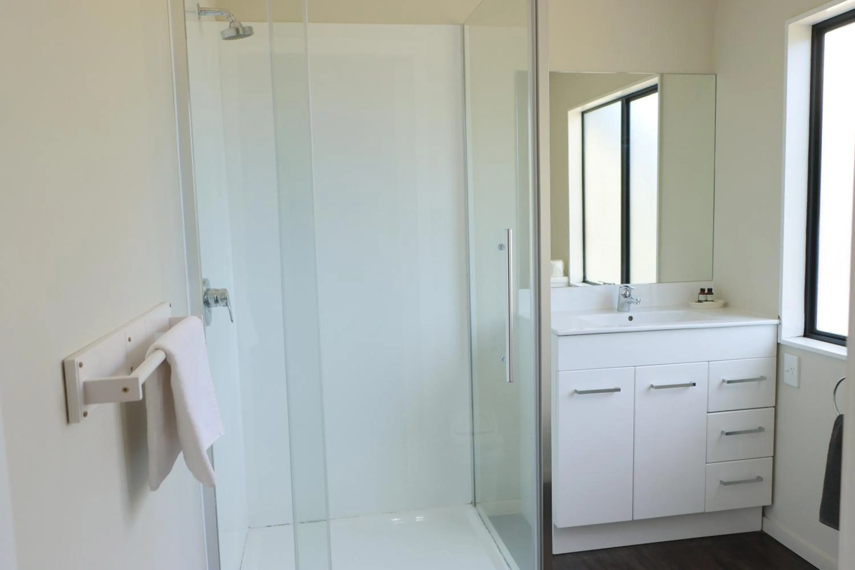 Bathroom in Drury Motor Lodge