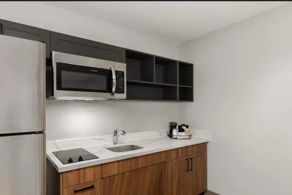 Queen Room with Two Queen Beds - Non-Smoking in Hawthorn Extended Stay by Wyndham Knoxville Queen Room with Two Queen Beds - Non-Smoking in Hawthorn Extended Stay by Wyndham Knoxville