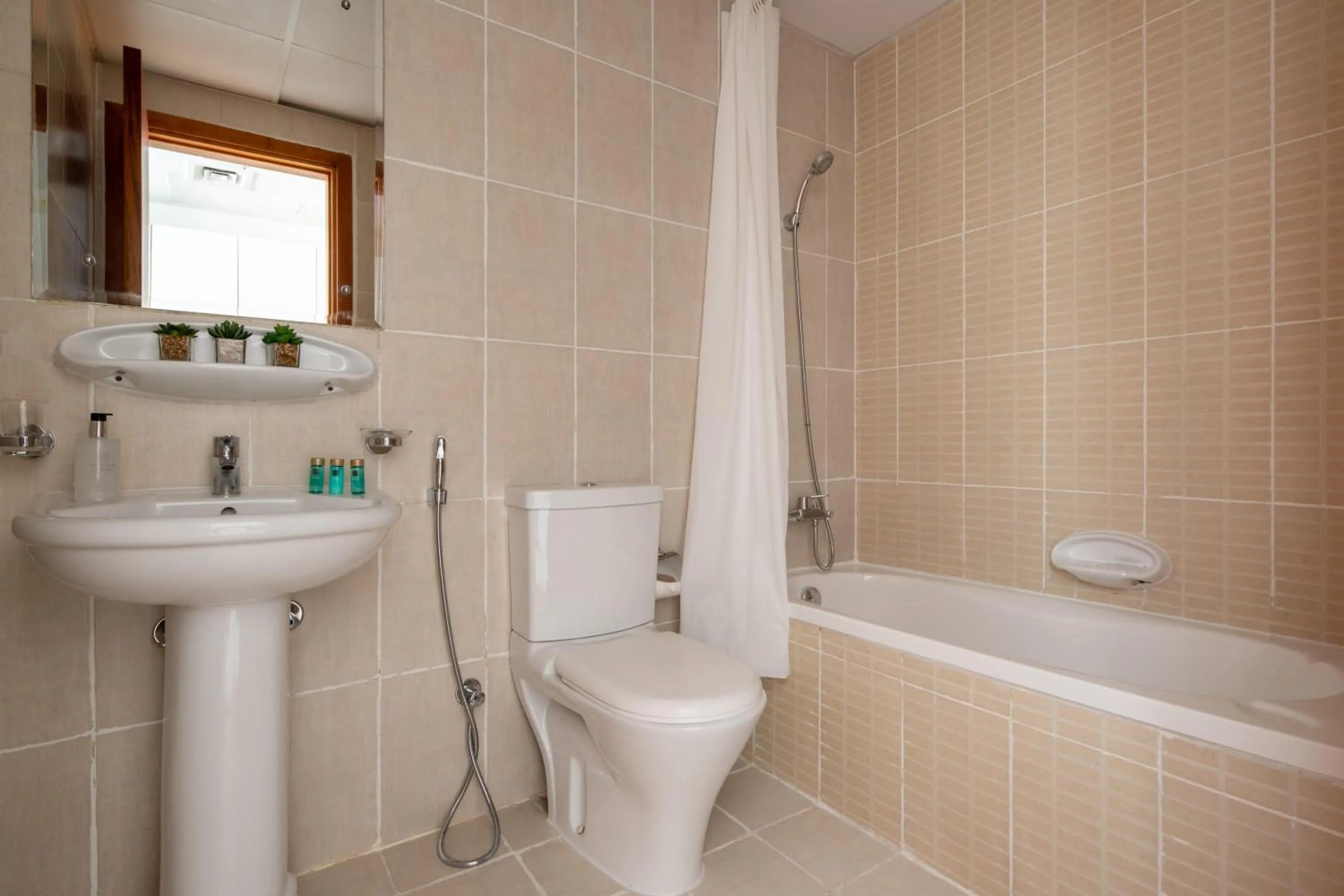 Bathroom in Frank Porter - Lakeside Tower B