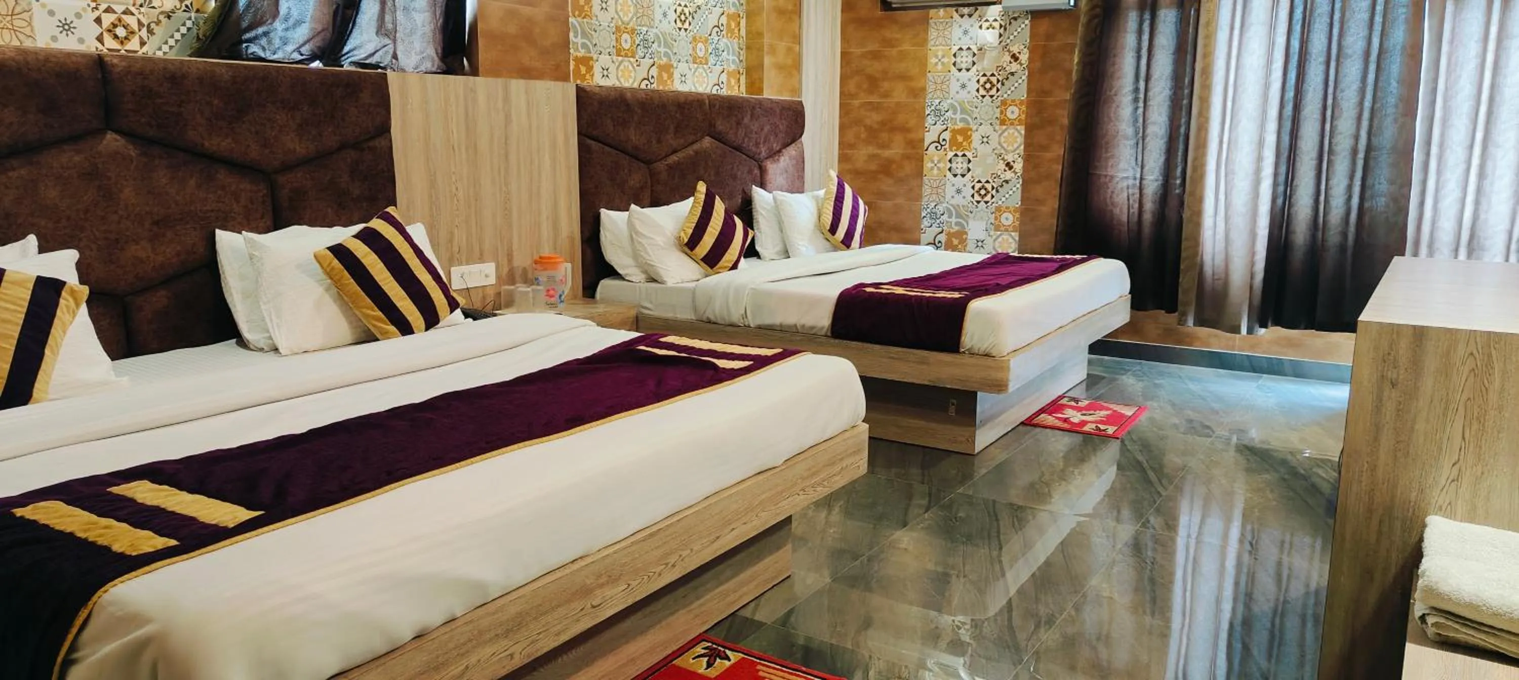 Photo of the whole room, Bed in Hotel Sunshine