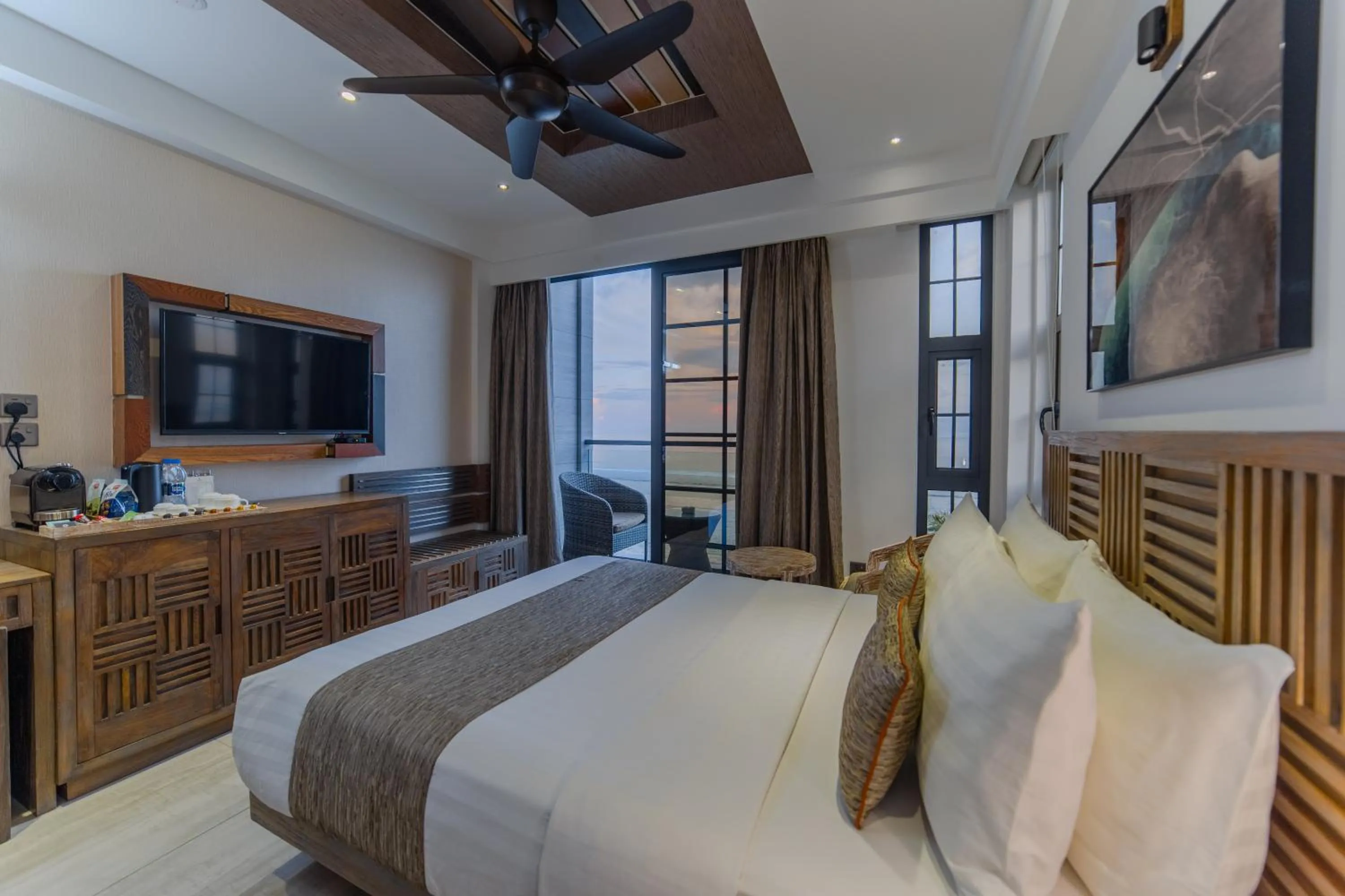 View (from property/room), Bed in Hotel Ocean Grand at Hulhumale