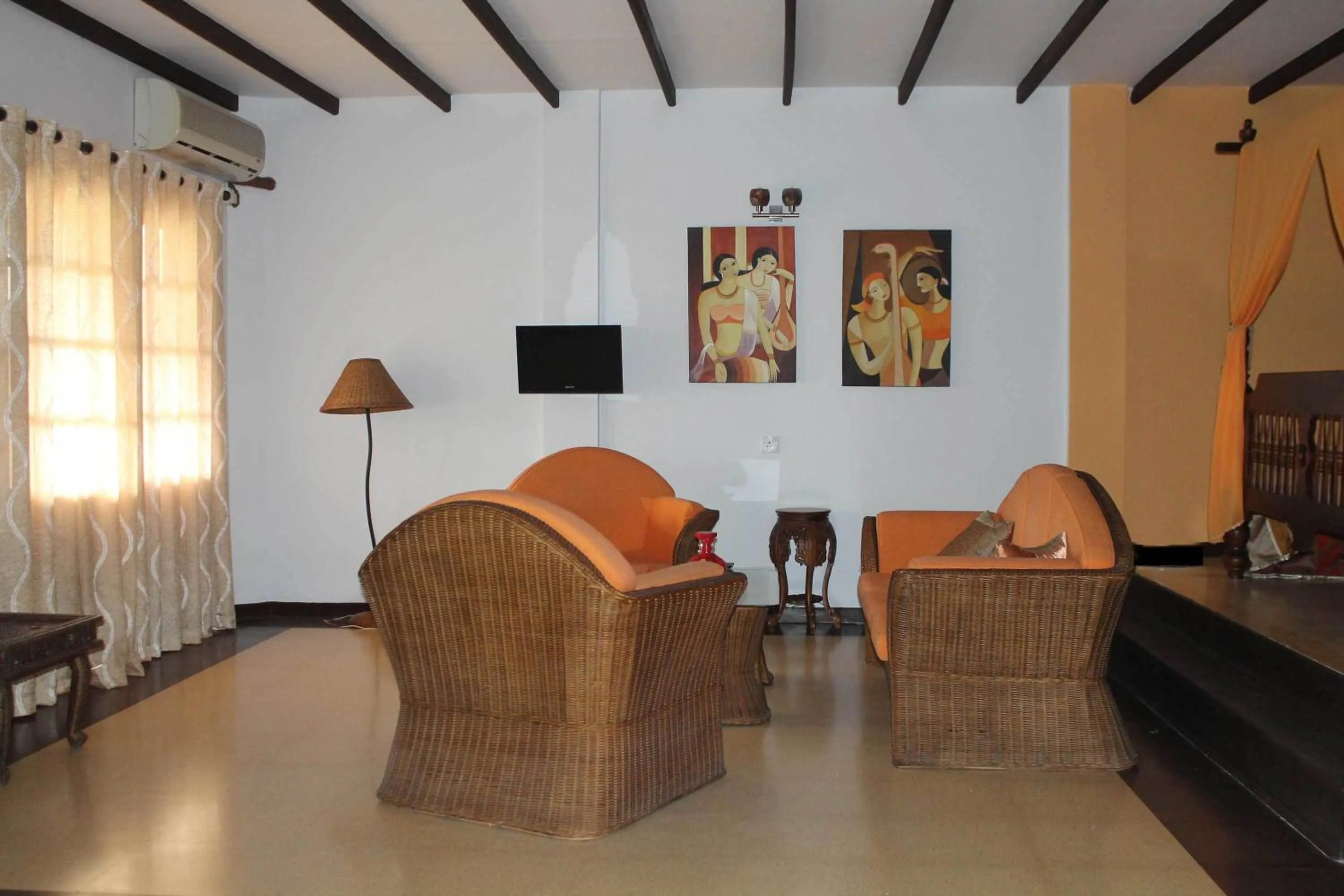 Day in Solomon Beach Hotel