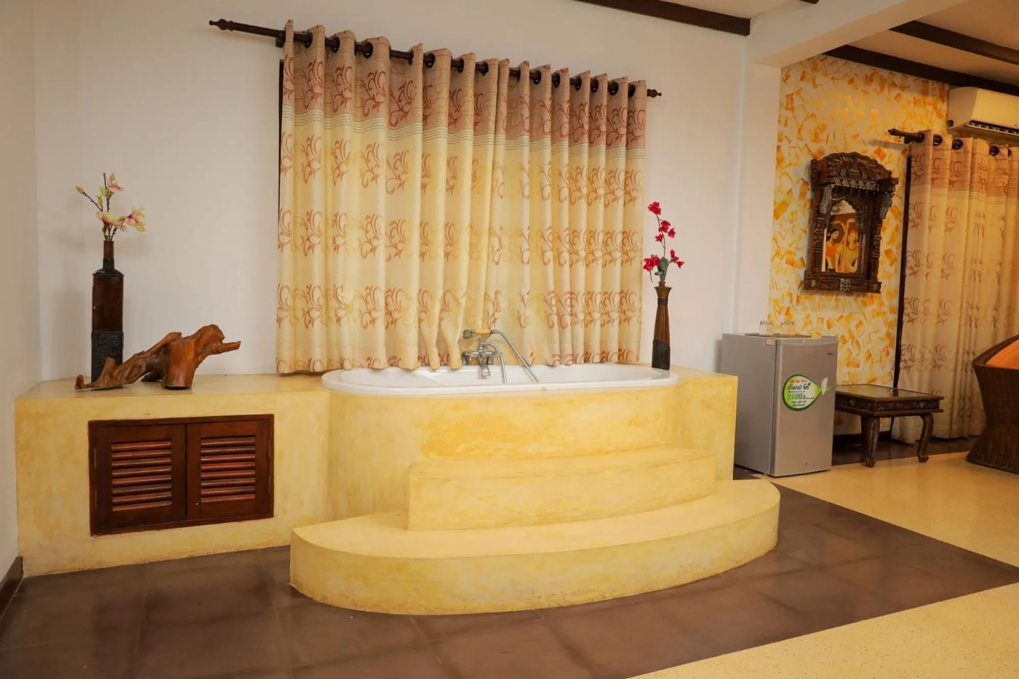 Hot Tub in Solomon Beach Hotel