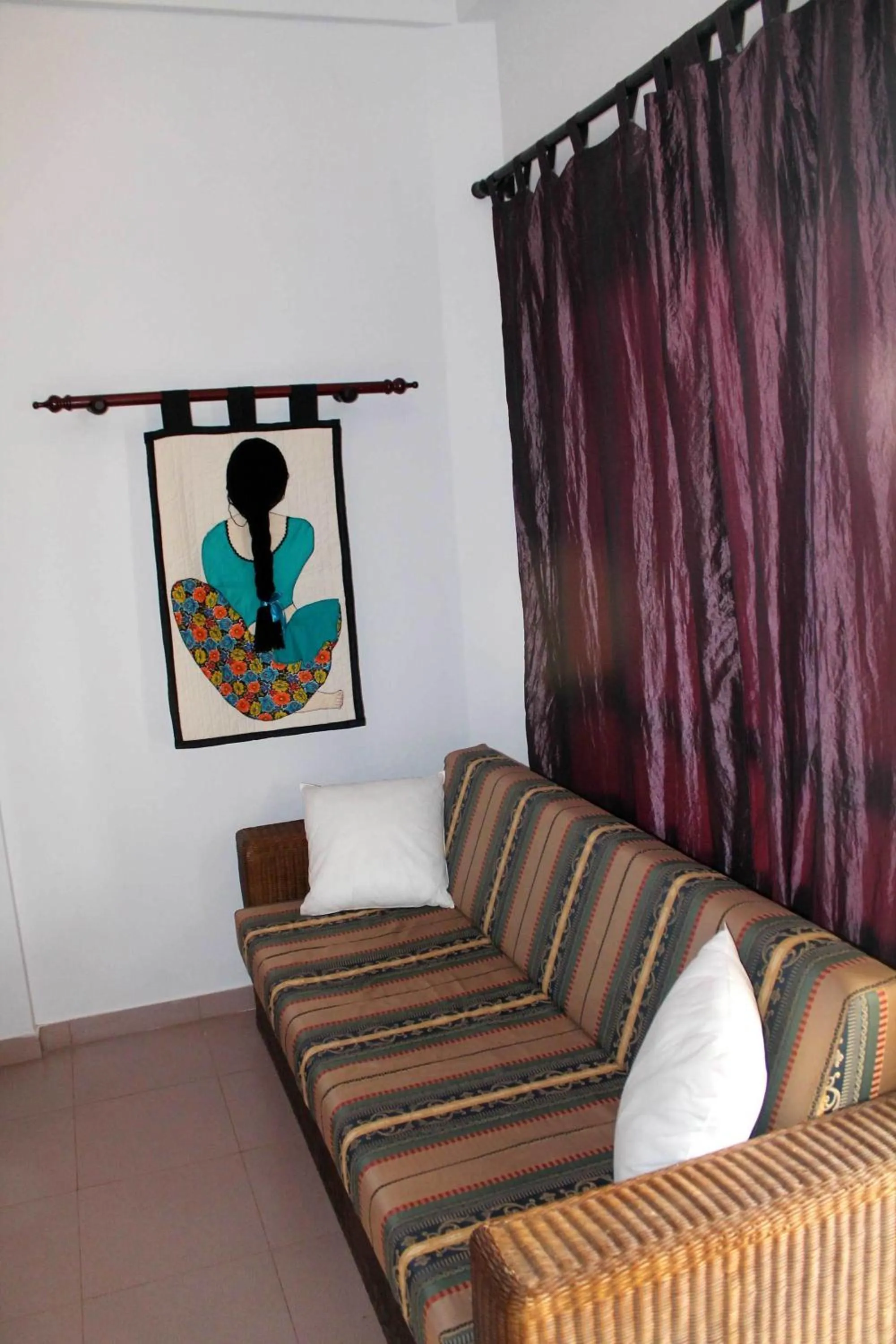 Living room in Solomon Beach Hotel