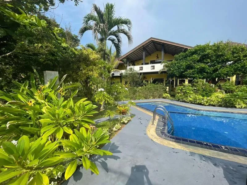 Property building in Solomon Beach Hotel