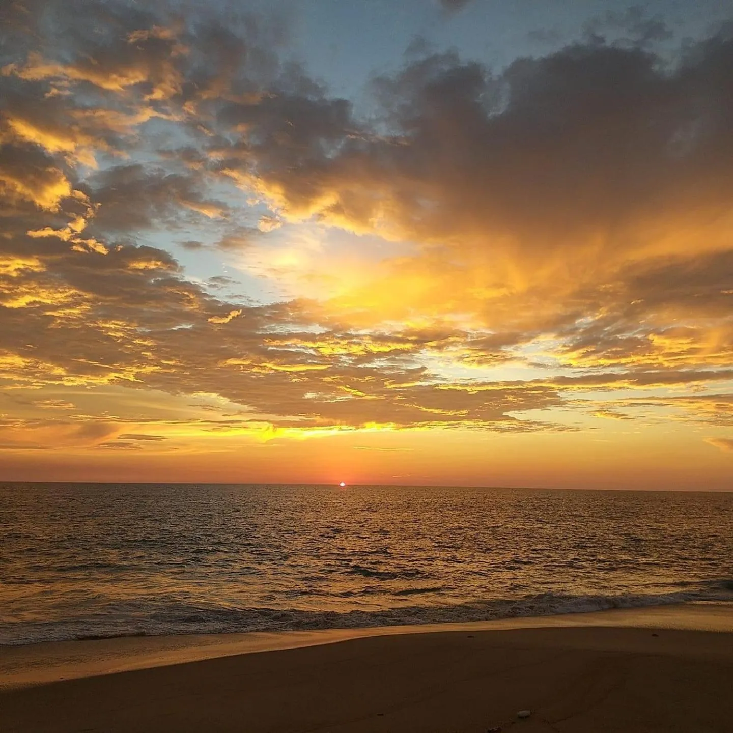 Sunset in Solomon Beach Hotel