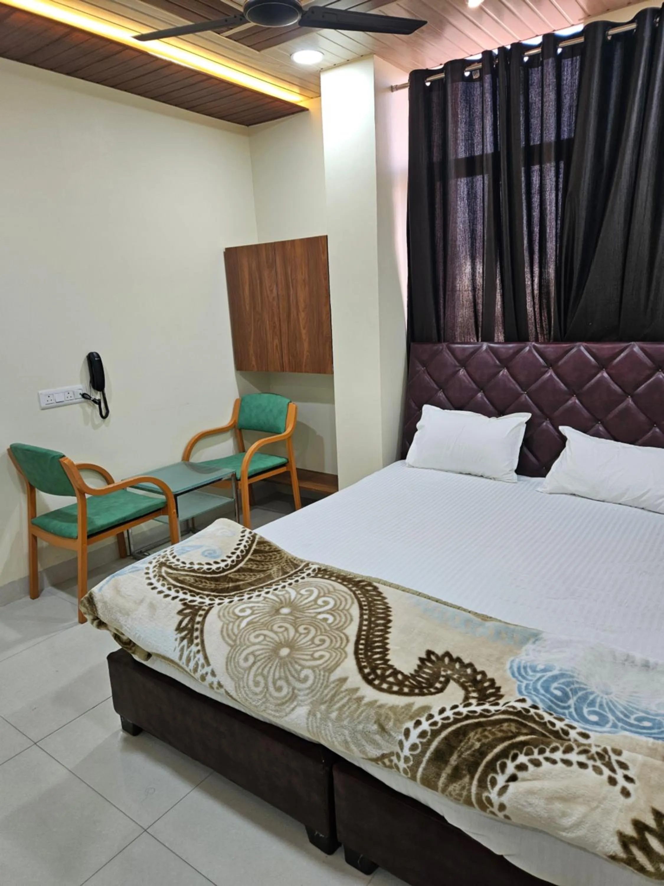 Bed in Shri Shiv Ganga Bhakt Niwas