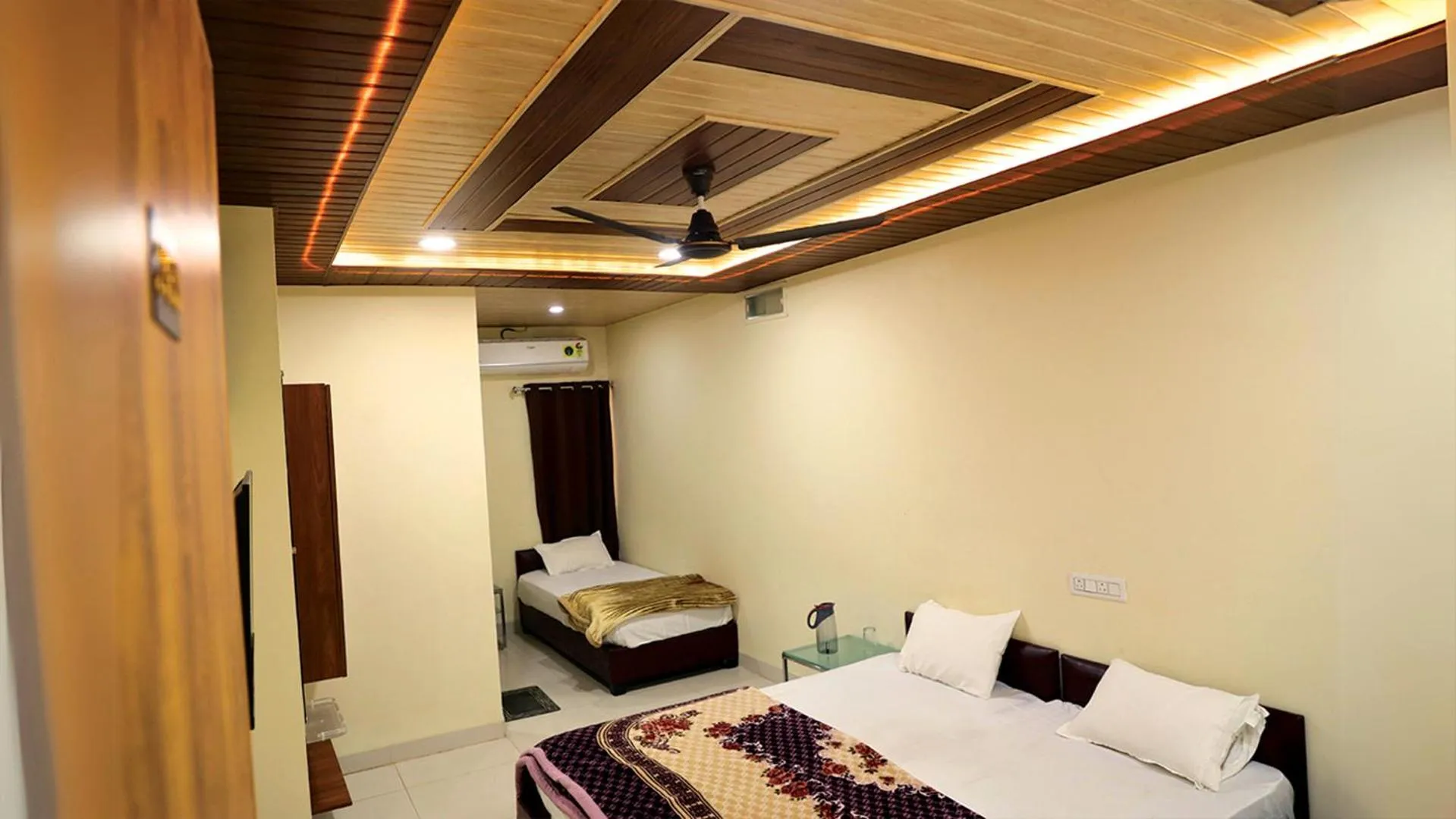 Photo of the whole room, Bed in Shri Shiv Ganga Bhakt Niwas