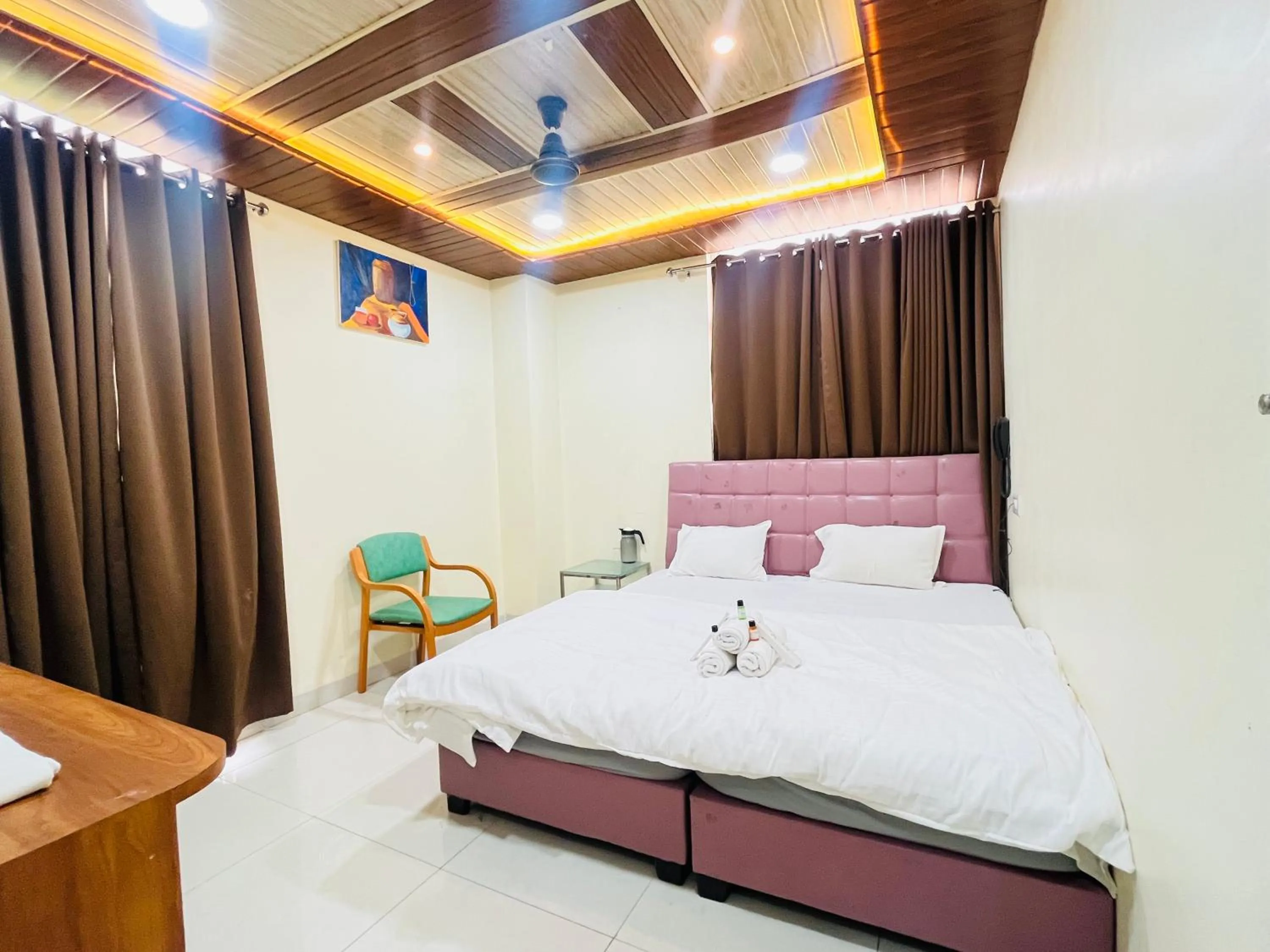 Bed in Shri Shiv Ganga Bhakt Niwas