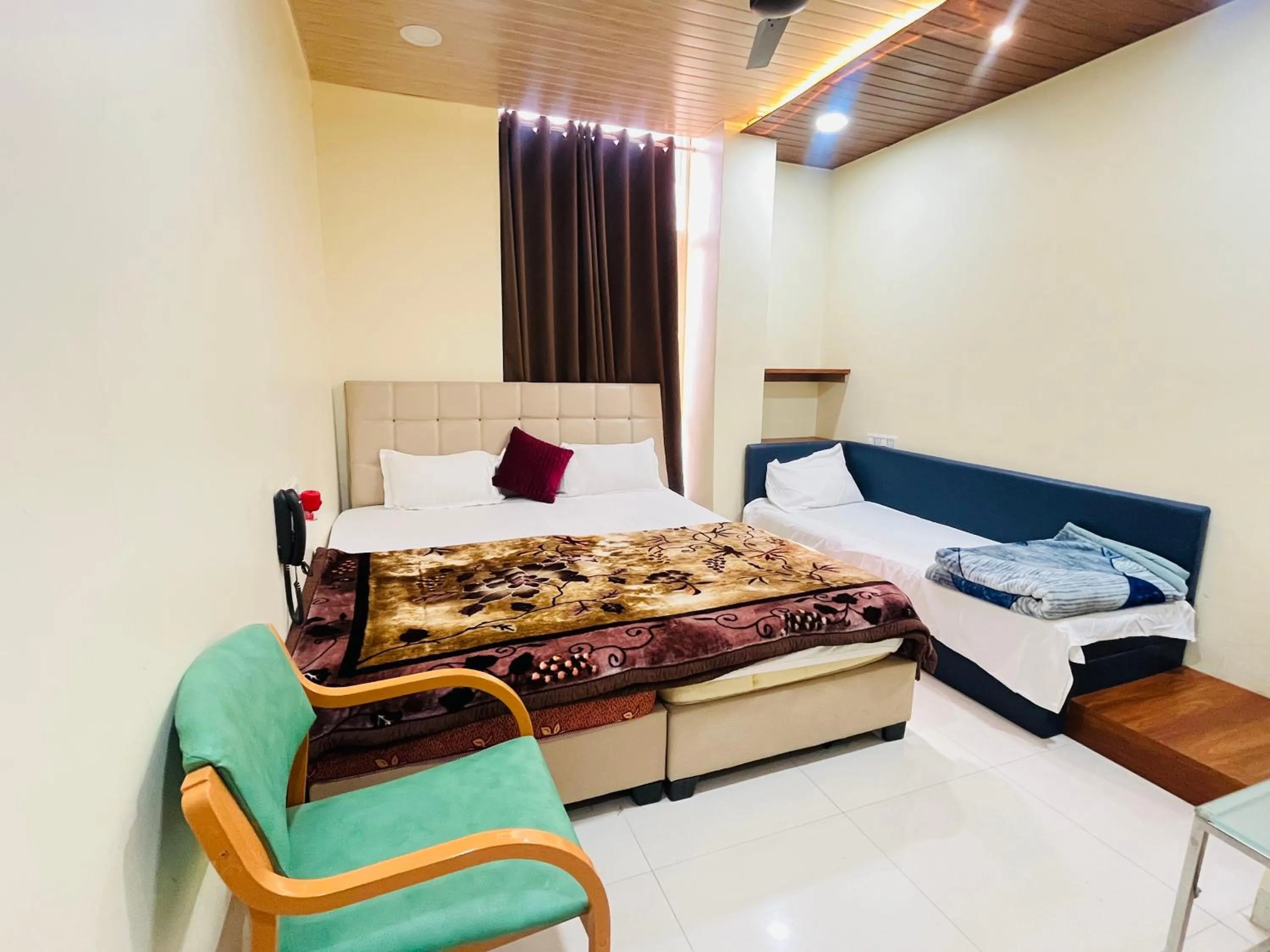Bedroom, Bed in Shri Shiv Ganga Bhakt Niwas