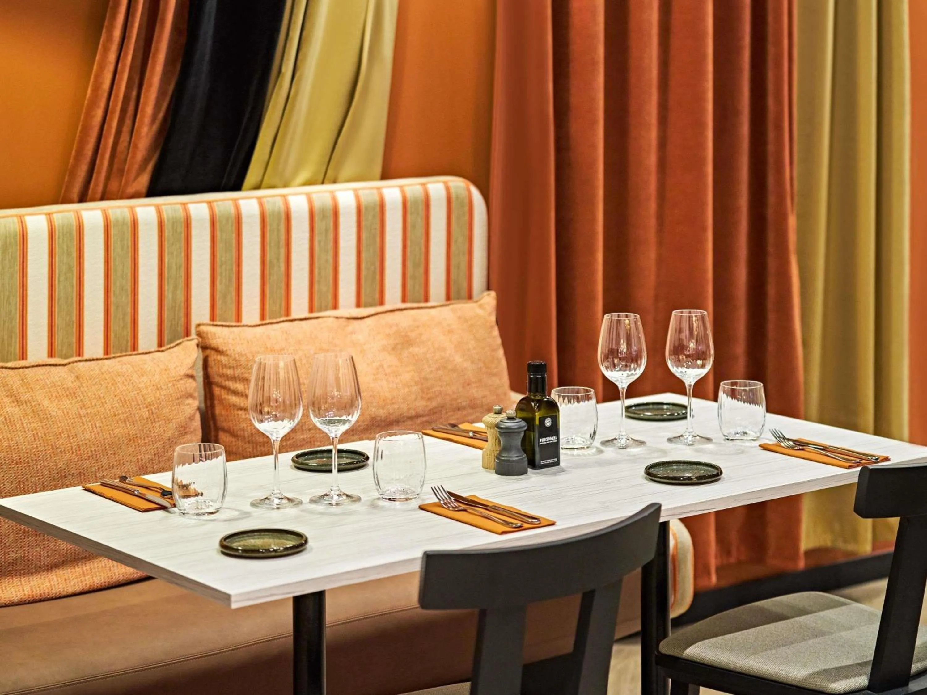 Restaurant/places to eat in Novotel Rouen Centre Cathédrale