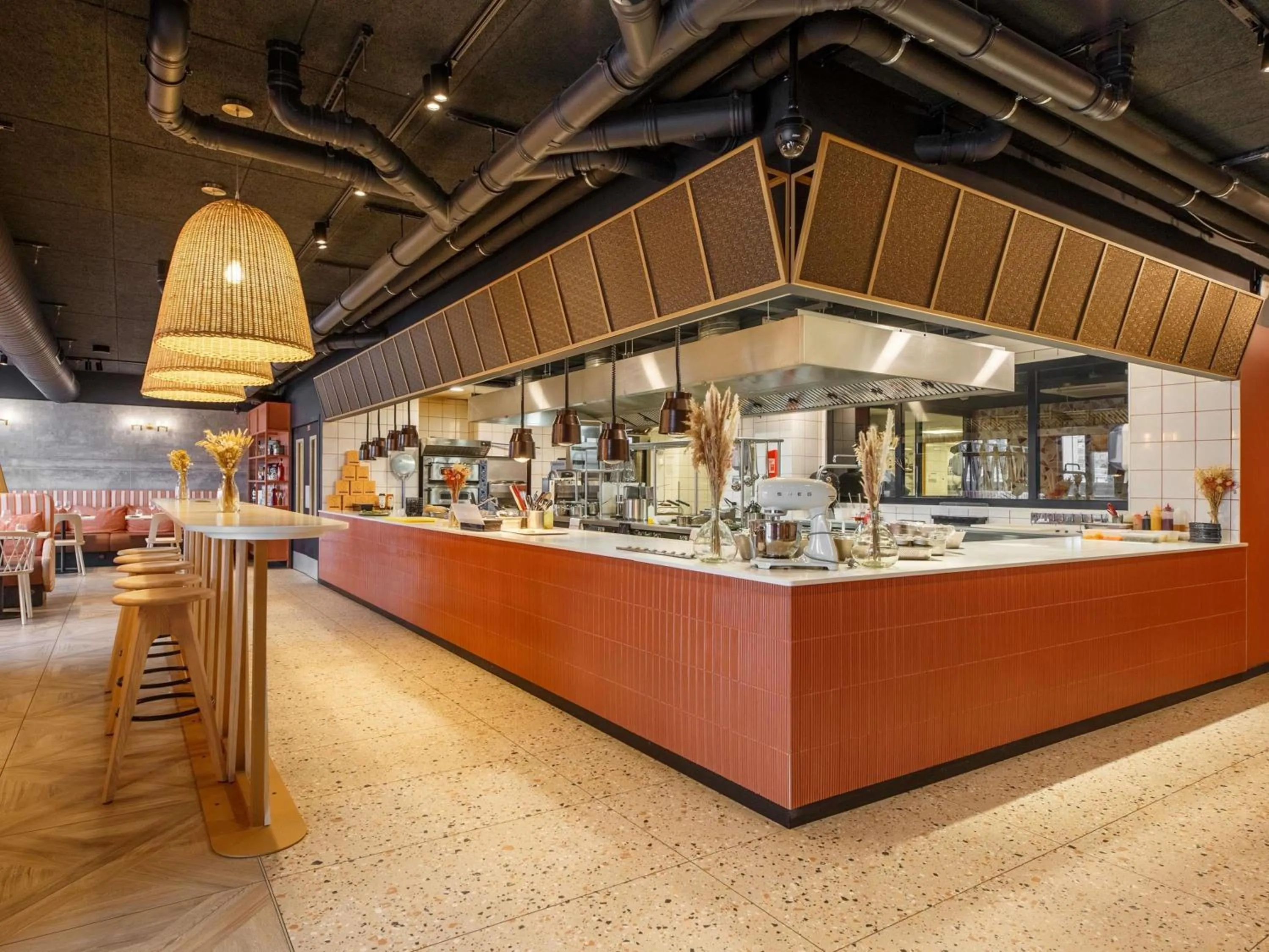 Lounge or bar in Novotel Rouen Centre Cathédrale