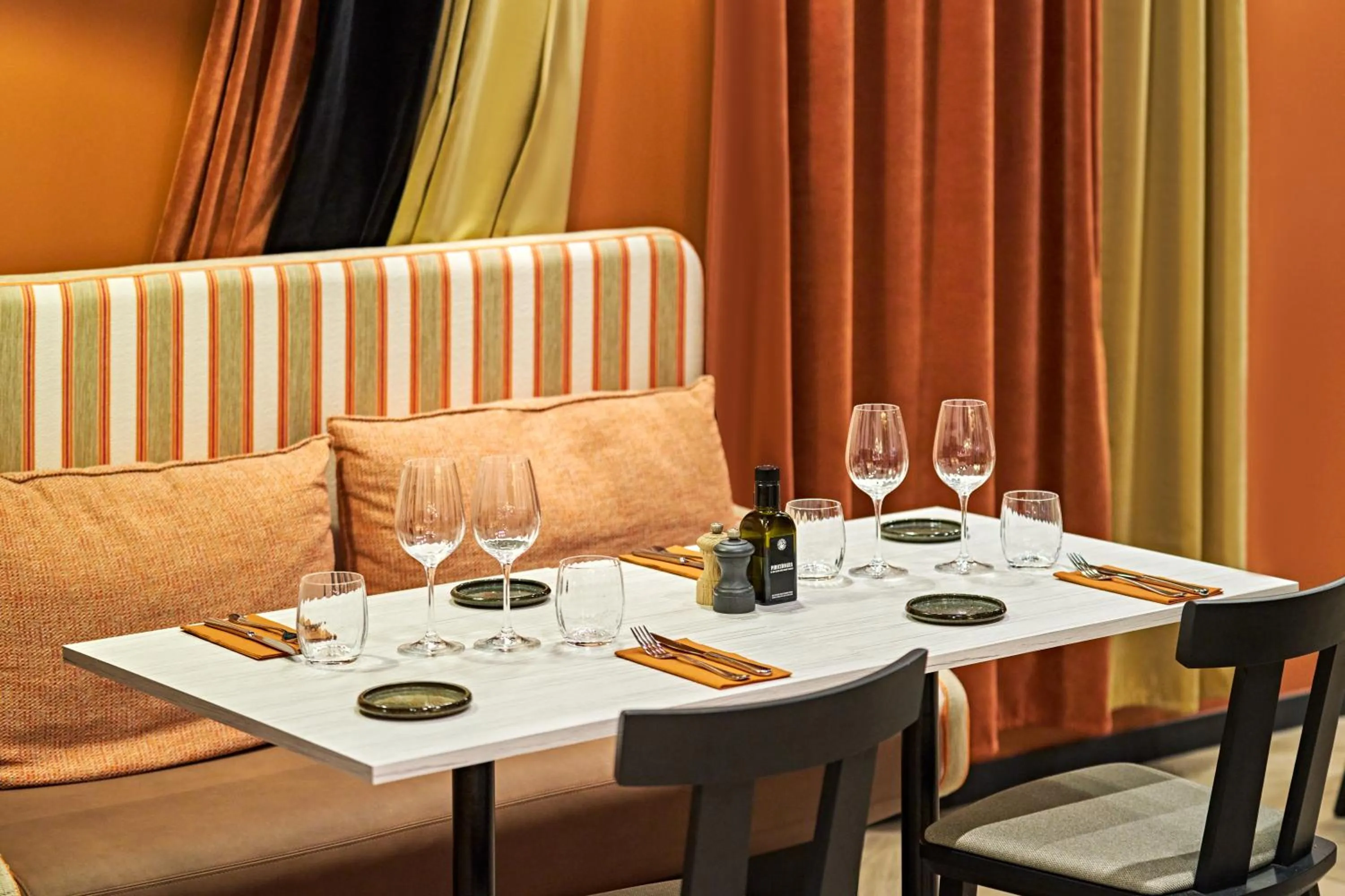 Restaurant/places to eat in Novotel Rouen Centre Cathédrale