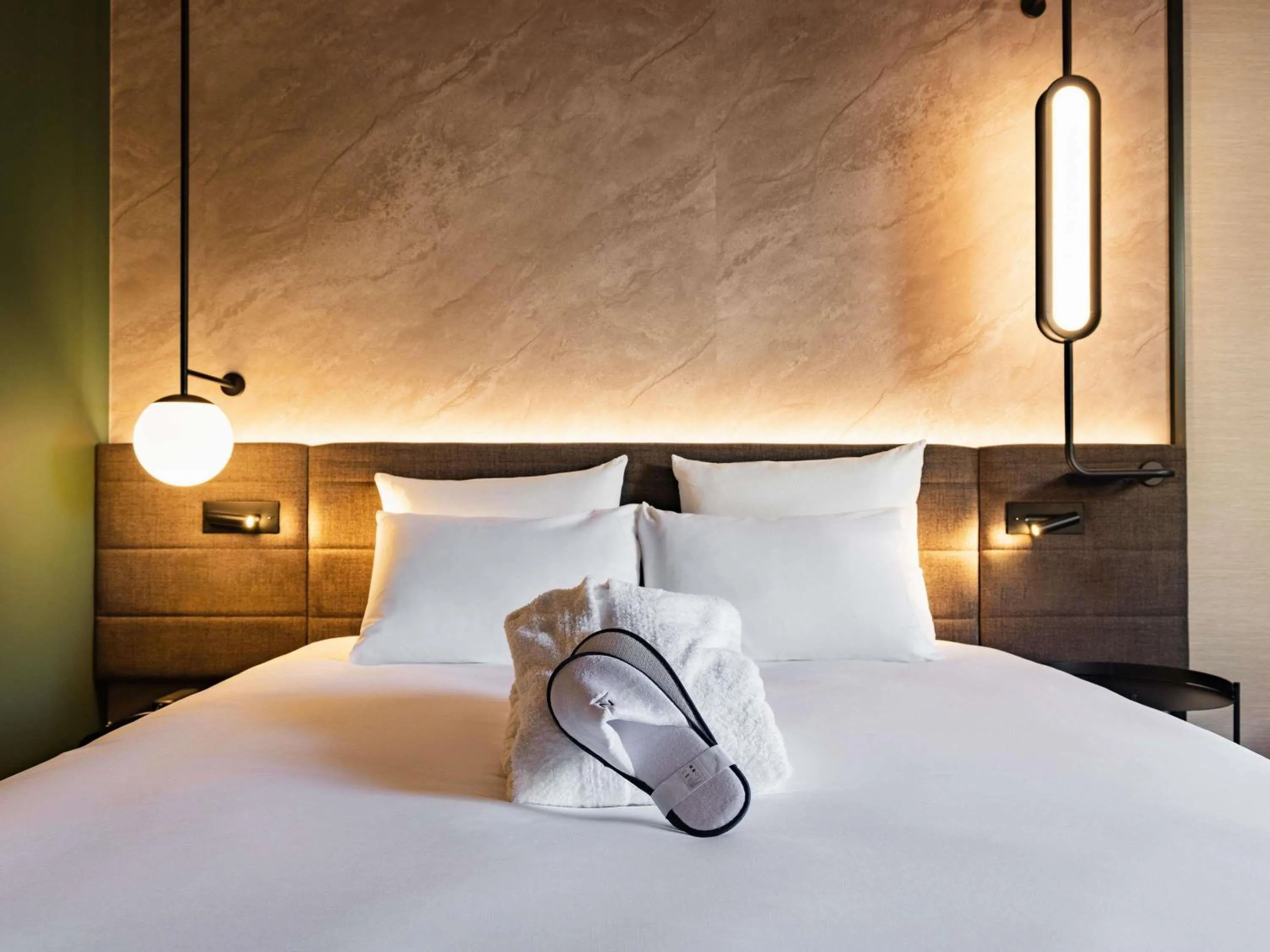 Bedroom, Bed in Novotel Rouen Centre Cathédrale