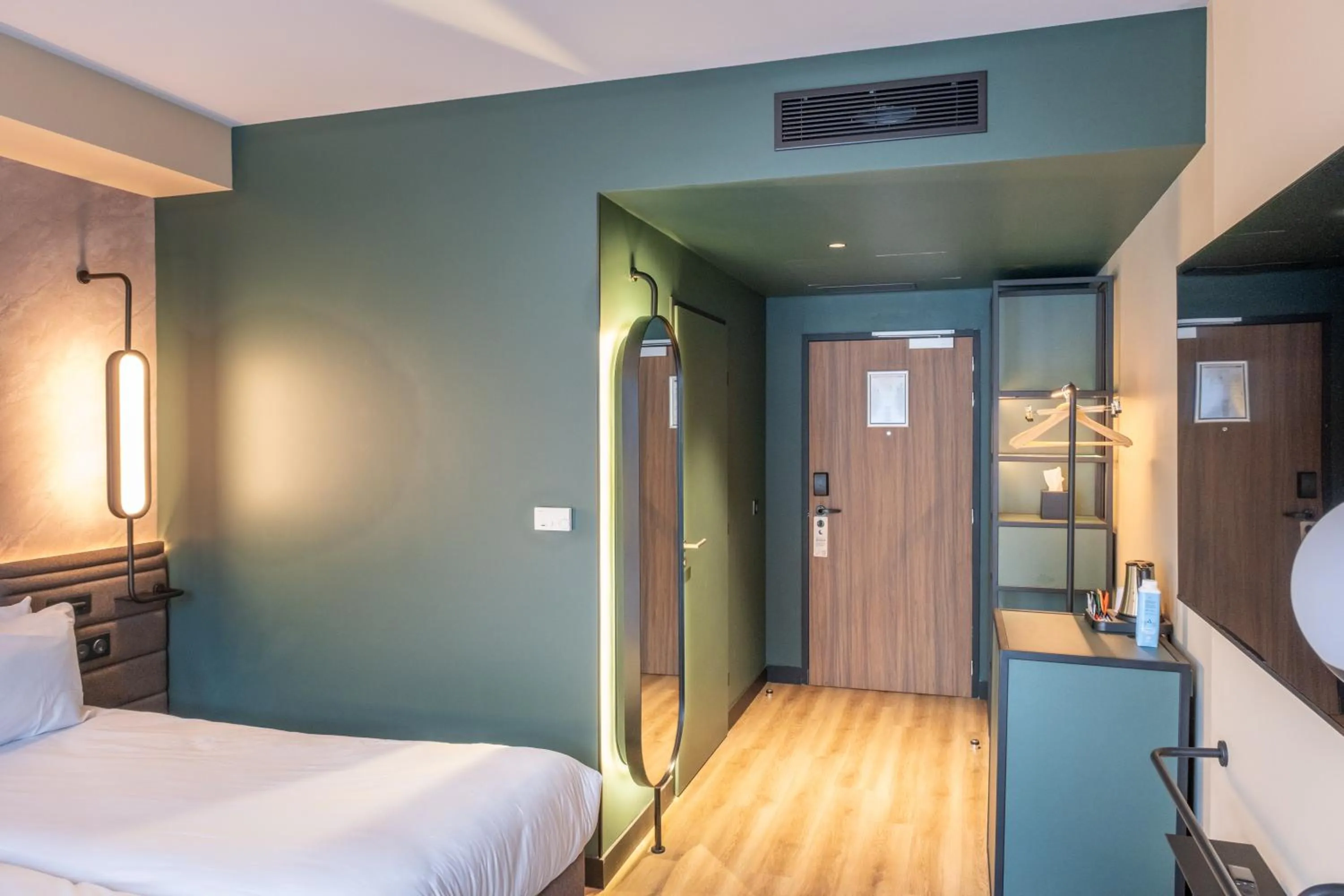 Bed in Novotel Rouen Centre Cathédrale