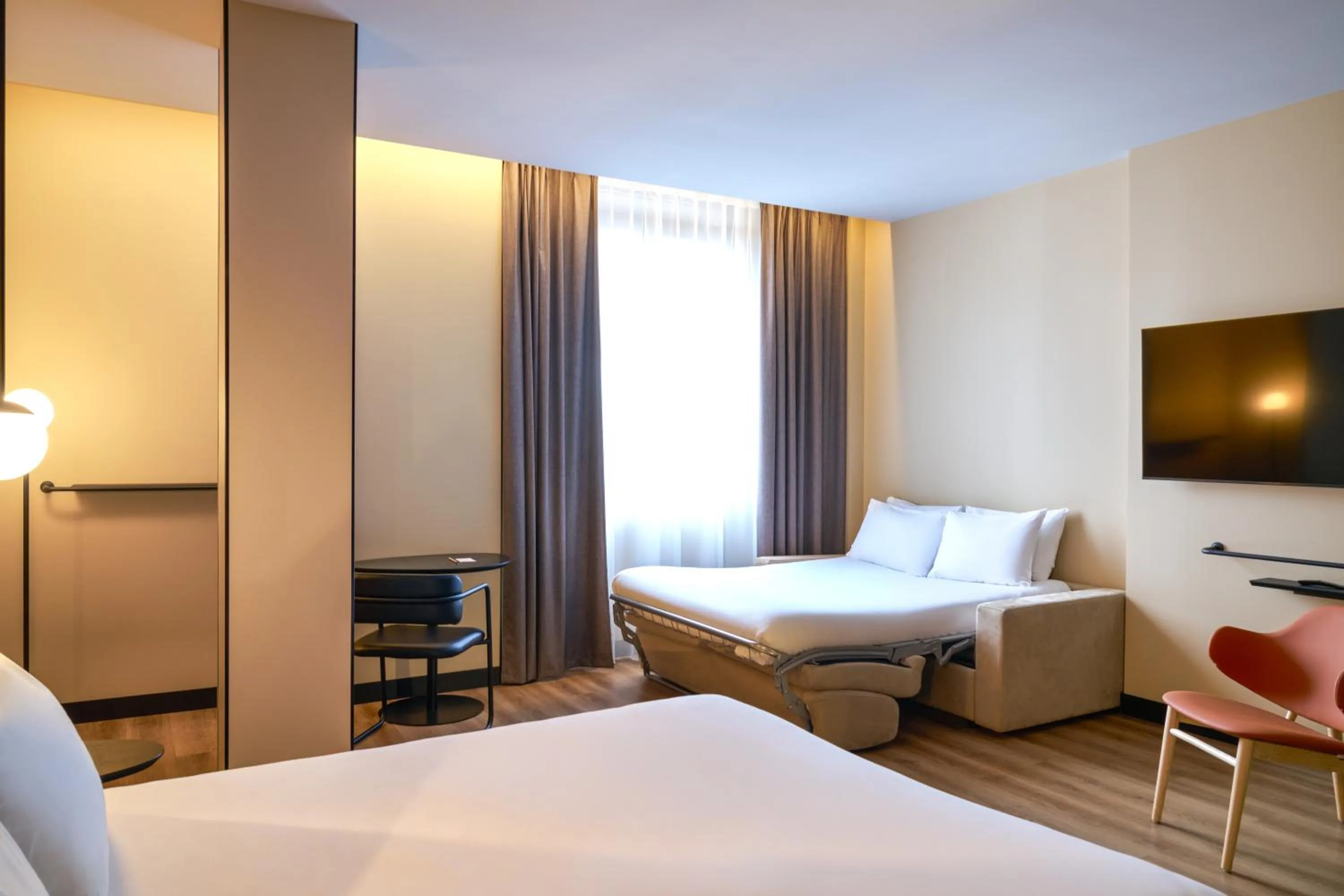 Bed in Novotel Rouen Centre Cathédrale