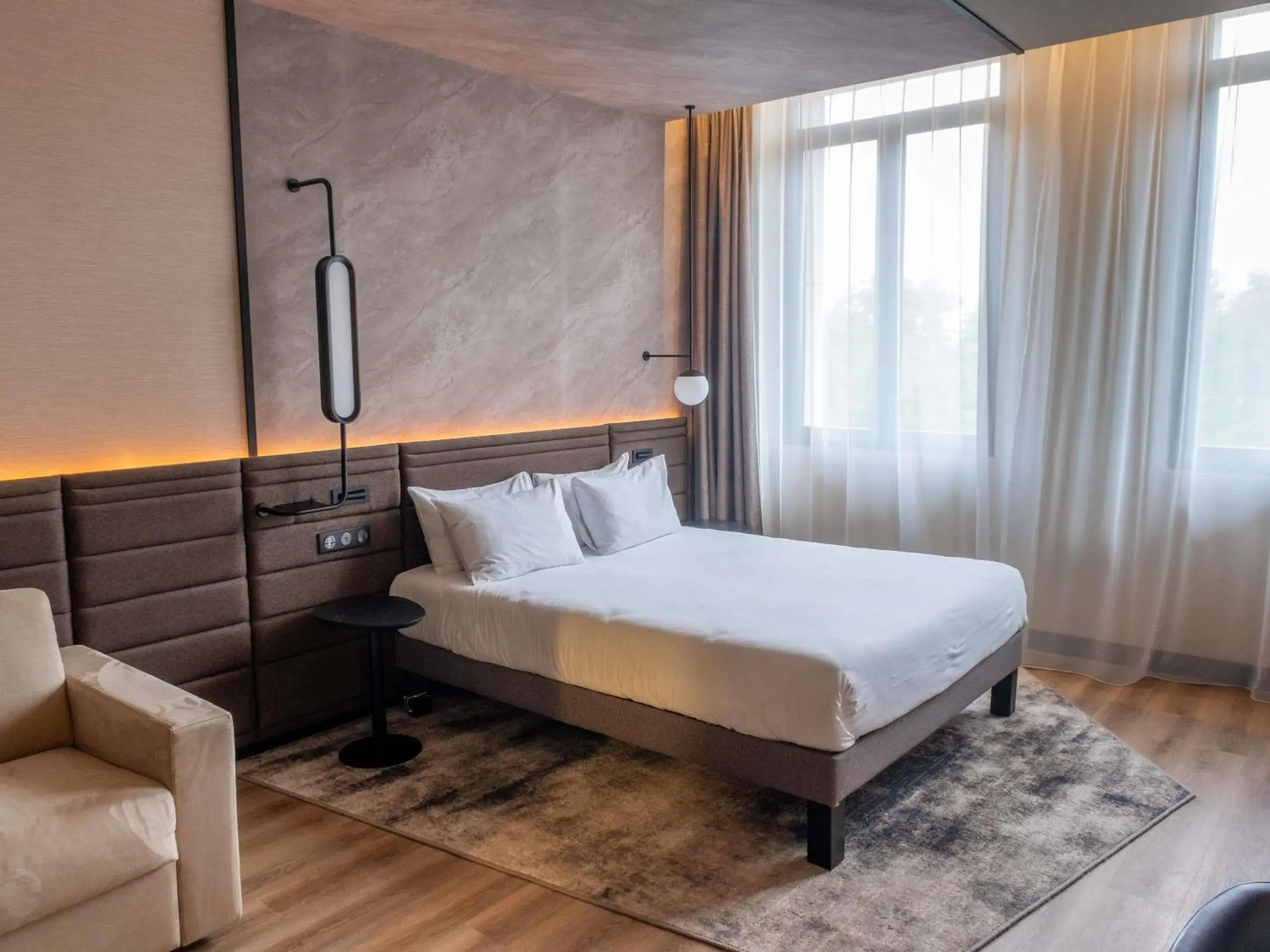 Executive Quadruple Room - 1 double bed and 1 d ouble sofa bed for 2 people in Novotel Rouen Centre Cathédrale Executive Quadruple Room - 1 double bed and 1 d ouble sofa bed for 2 people in Novotel Rouen Centre Cathédrale