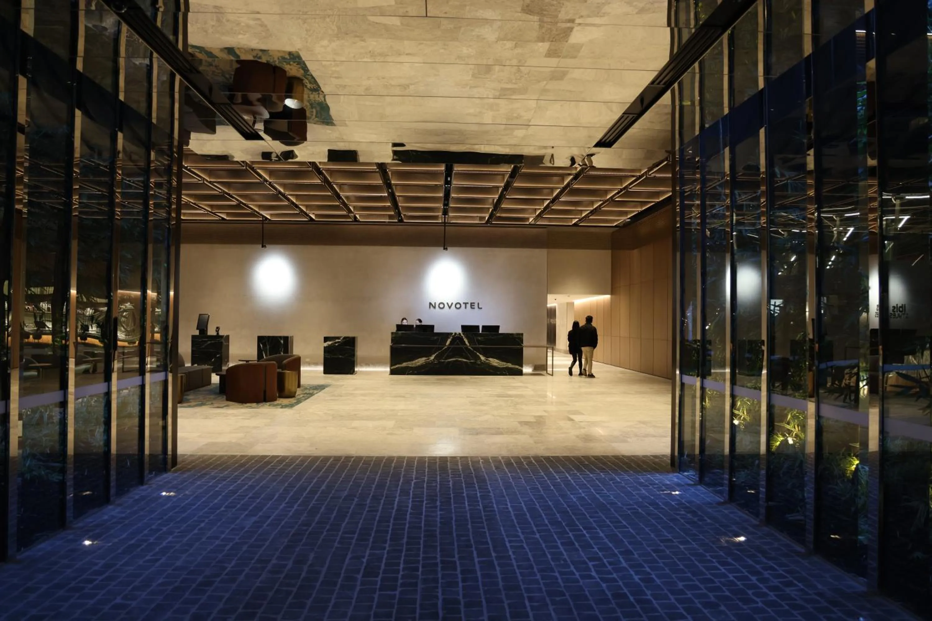 Lobby or reception in Novotel Melbourne Airport