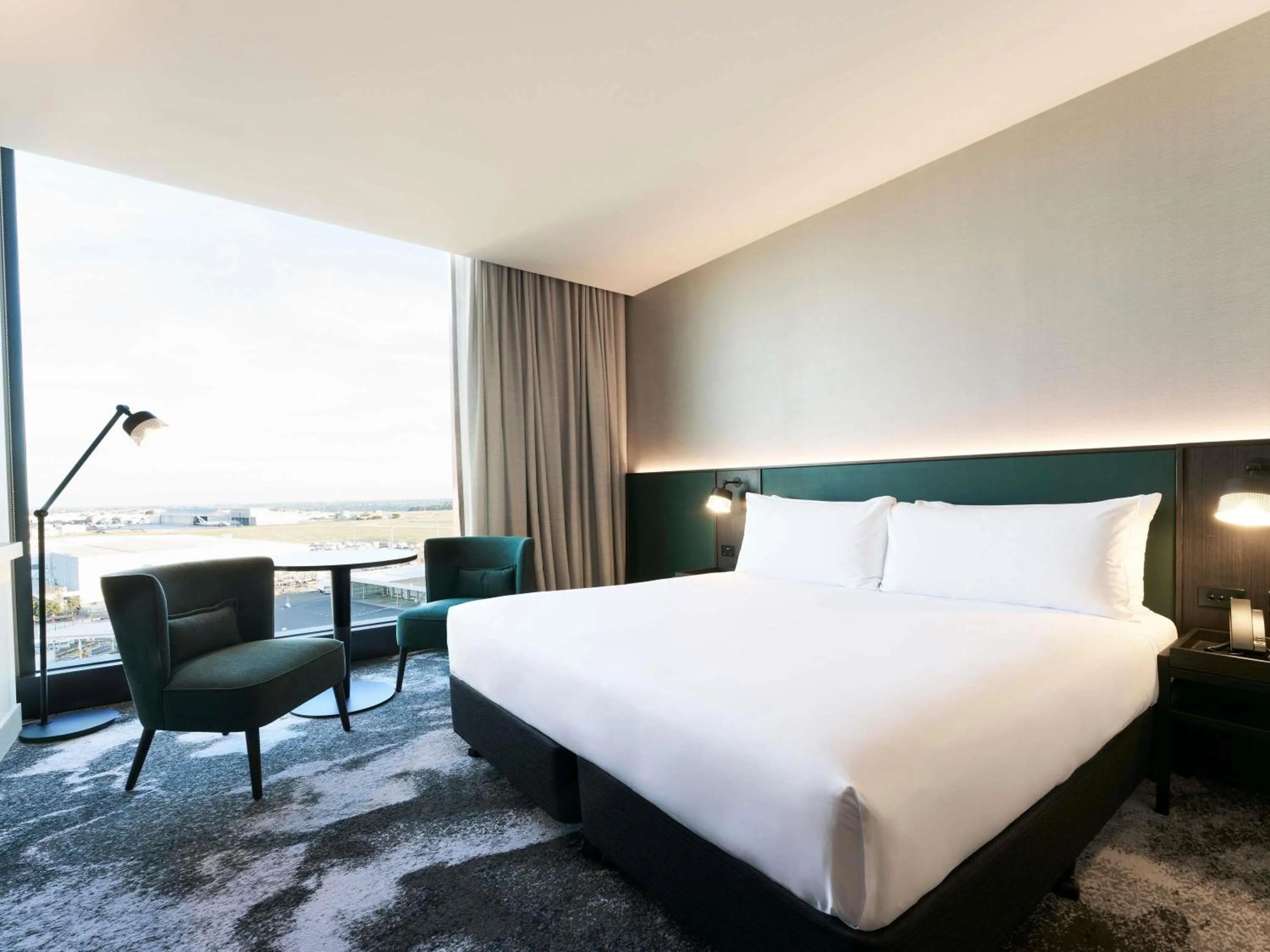 Bedroom, Bed in Novotel Melbourne Airport