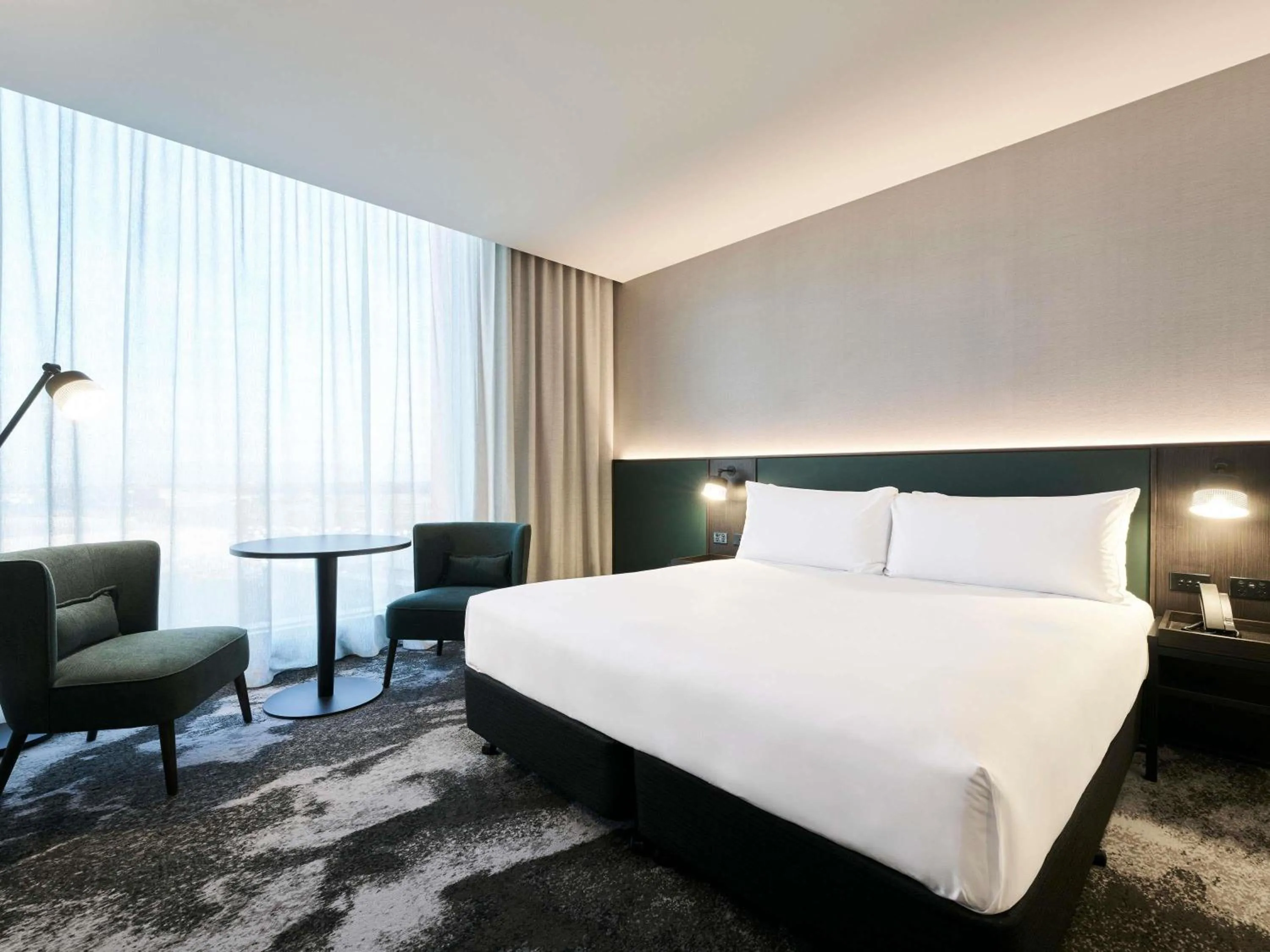 Bedroom, Bed in Novotel Melbourne Airport