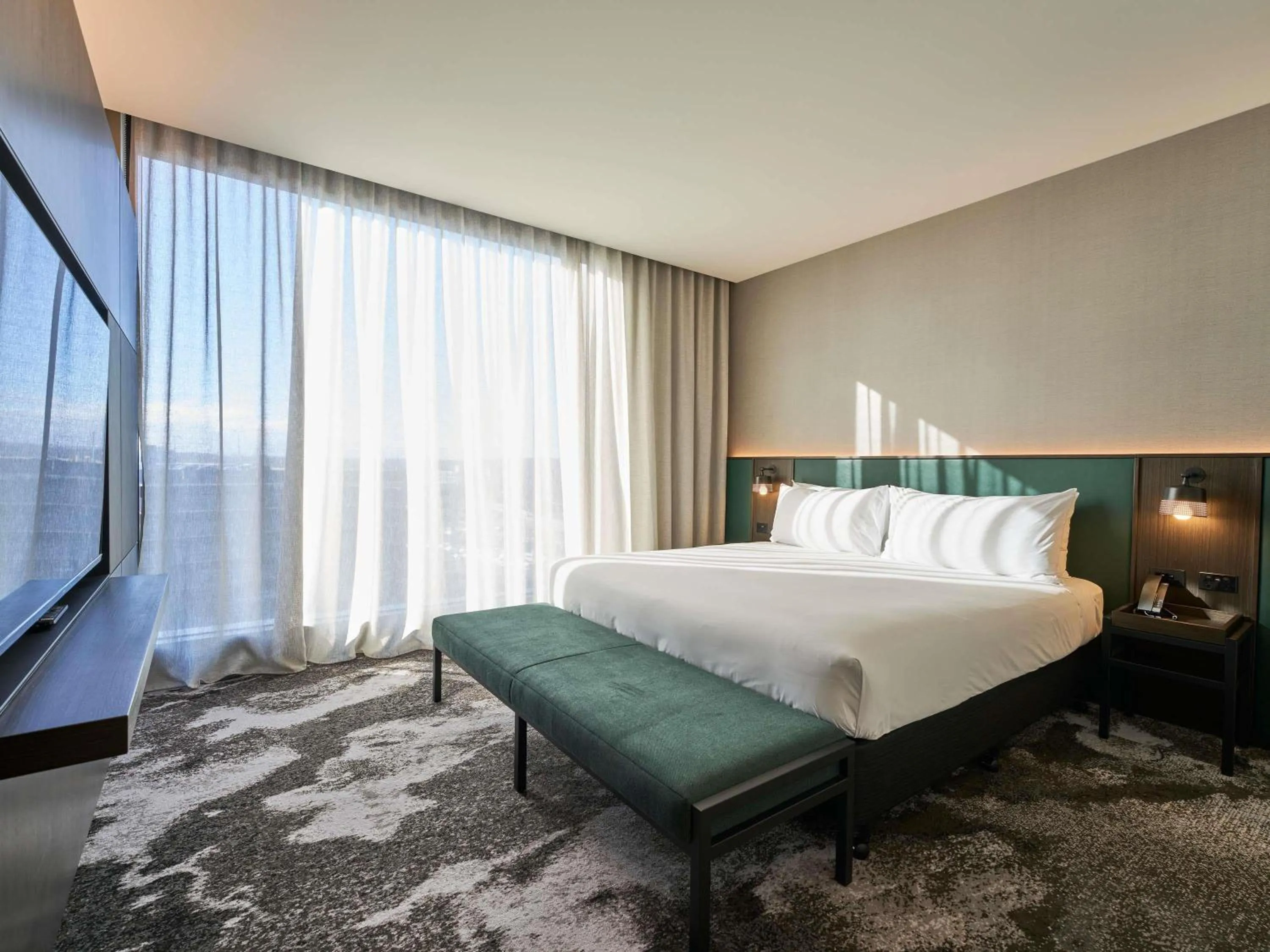 Bedroom, Bed in Novotel Melbourne Airport