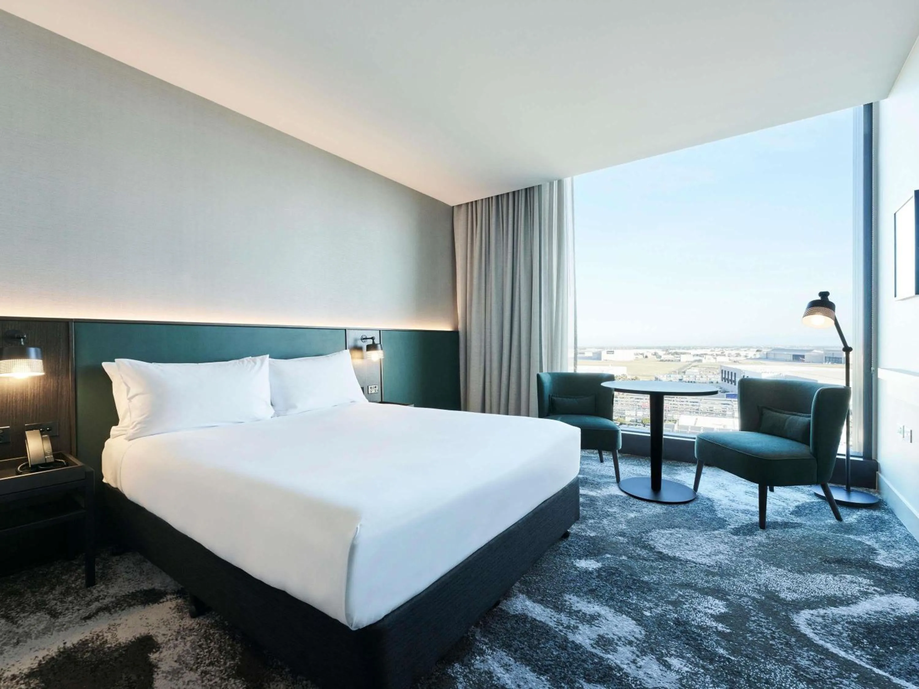 Bedroom, Bed in Novotel Melbourne Airport