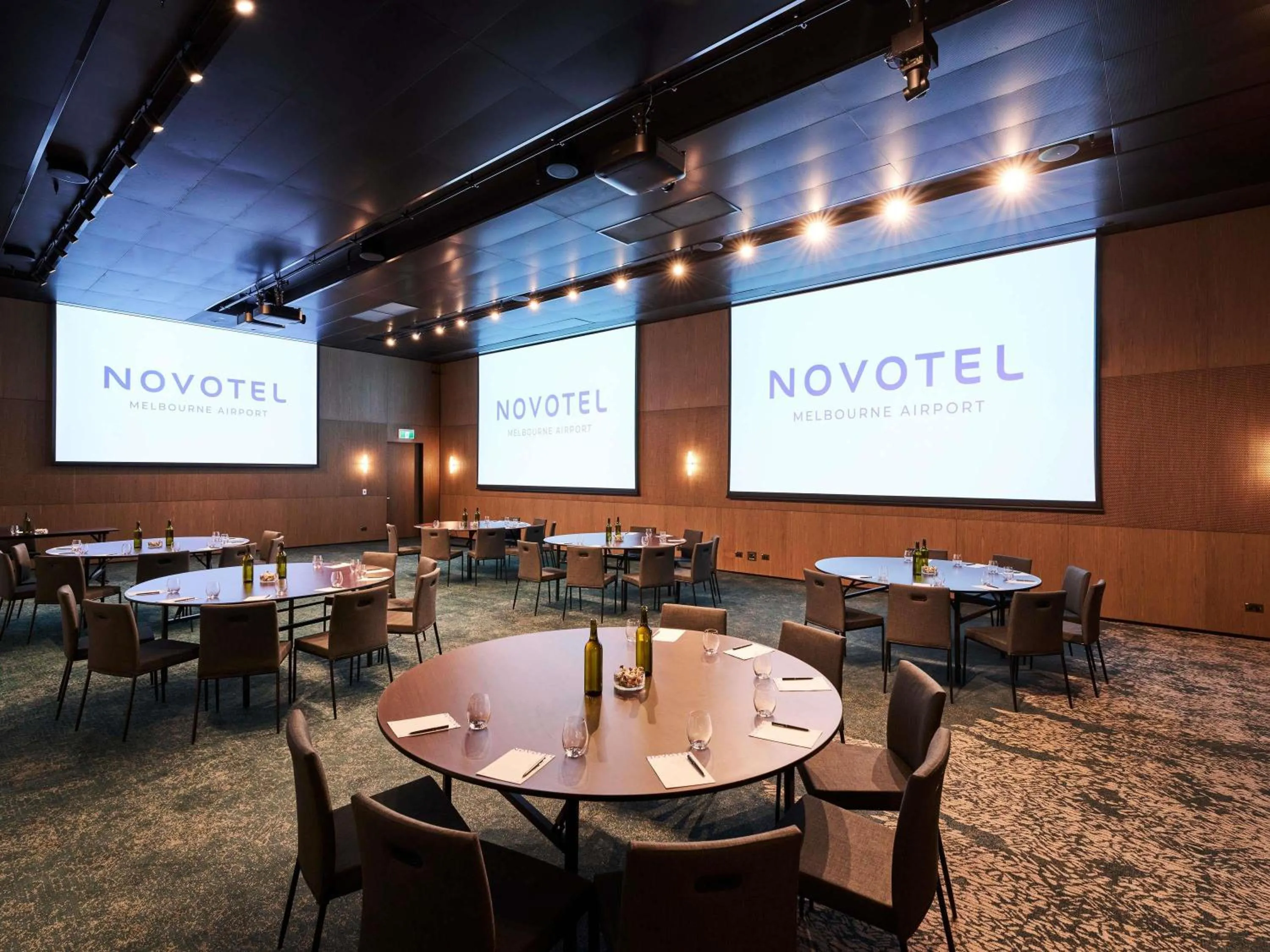 Meeting/conference room in Novotel Melbourne Airport