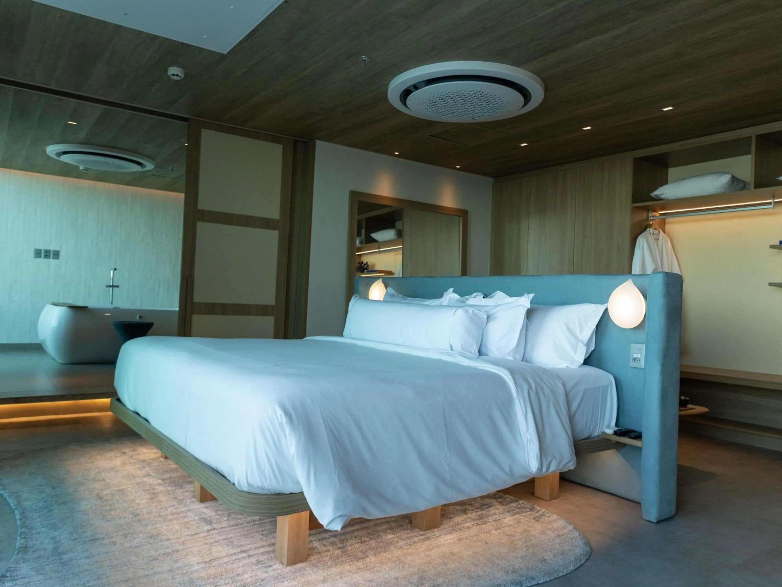 Photo of the whole room, Bed in Novotel Recife Marina