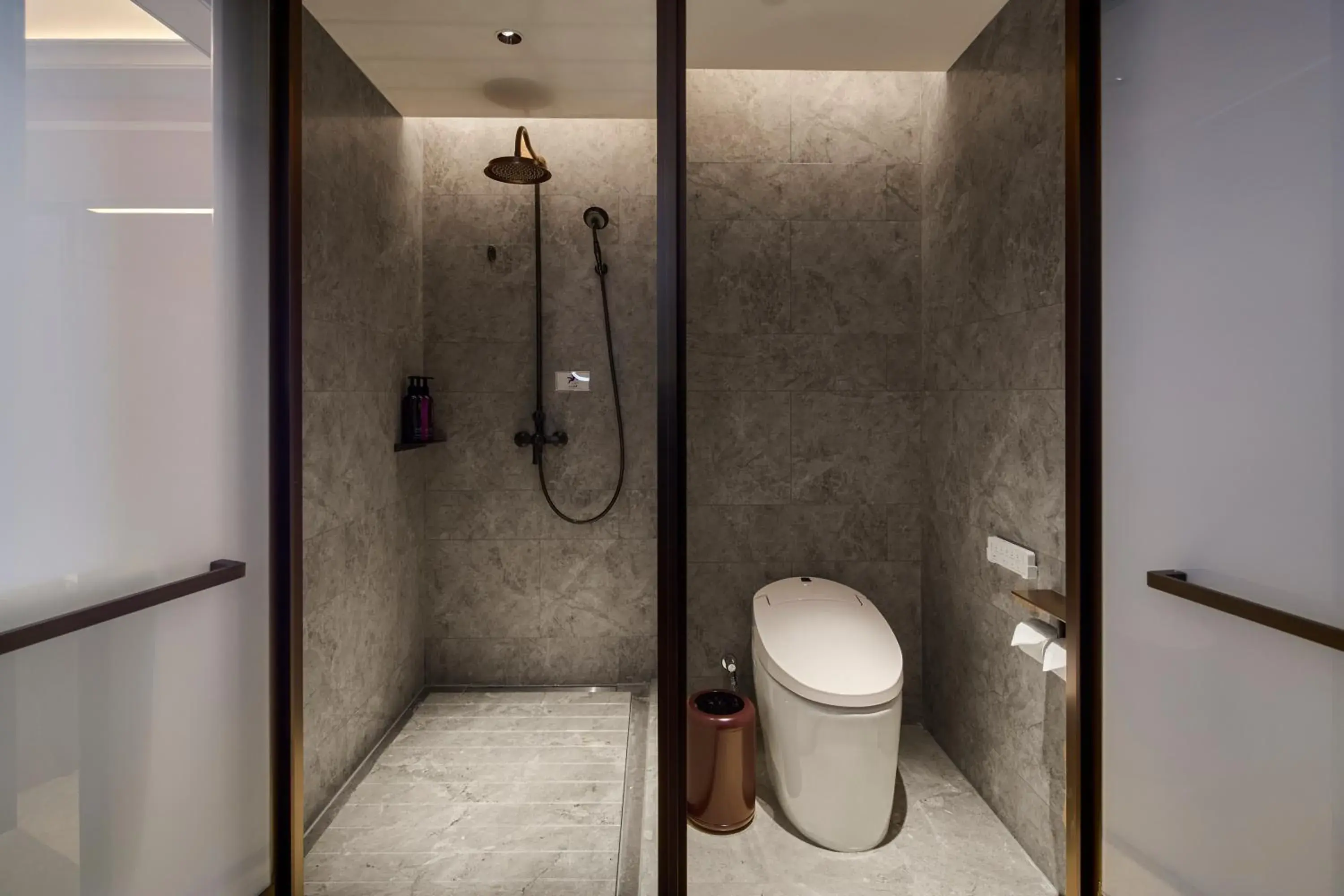 Superior Room with One King Bed in Mercure Yiwu International Trade City Superior Room with One King Bed in Mercure Yiwu International Trade City