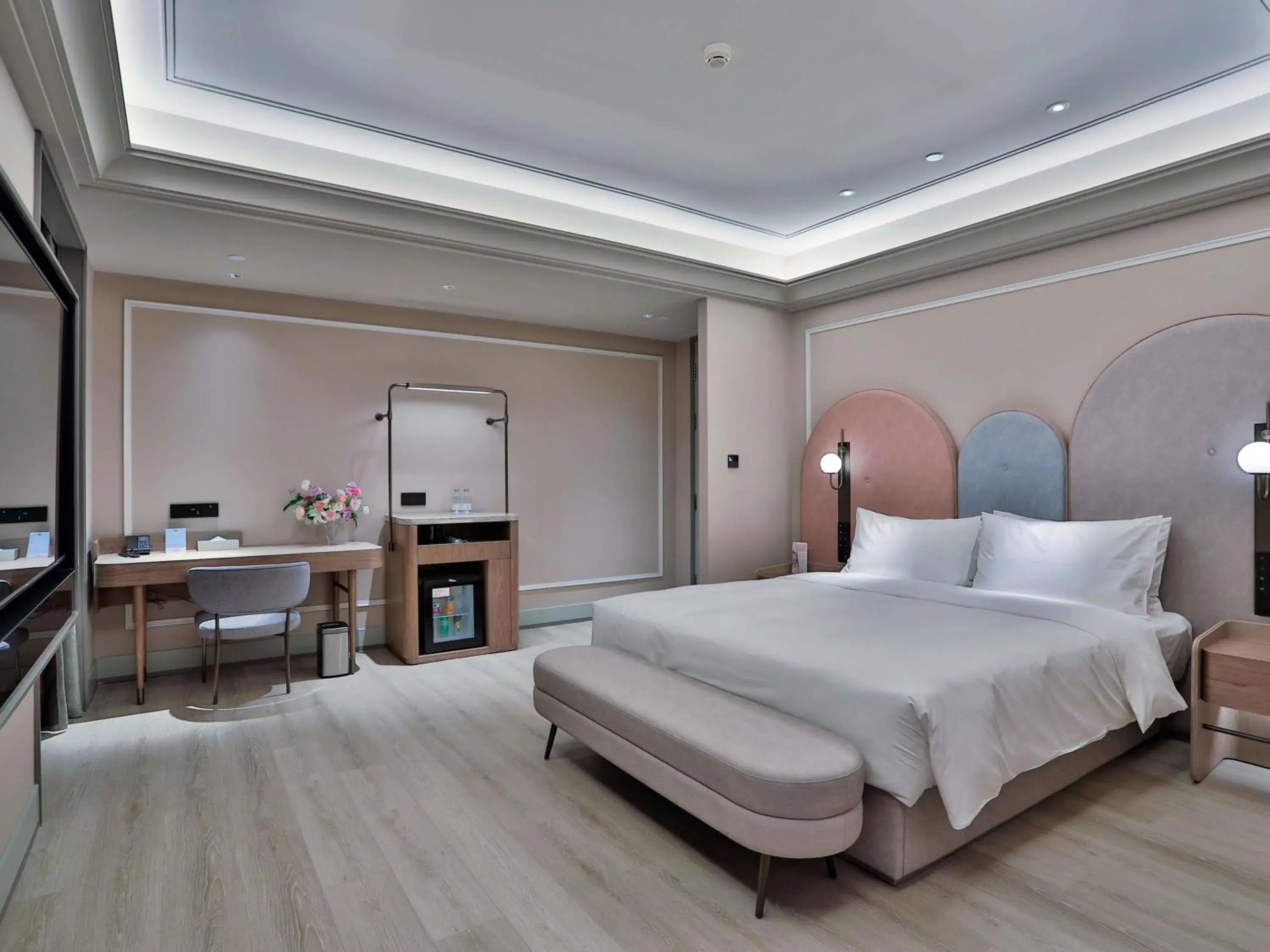 Deluxe King Room in Mercure Hangzhou Xixi Zijingang Deluxe King Room in Mercure Hangzhou Xixi Zijingang