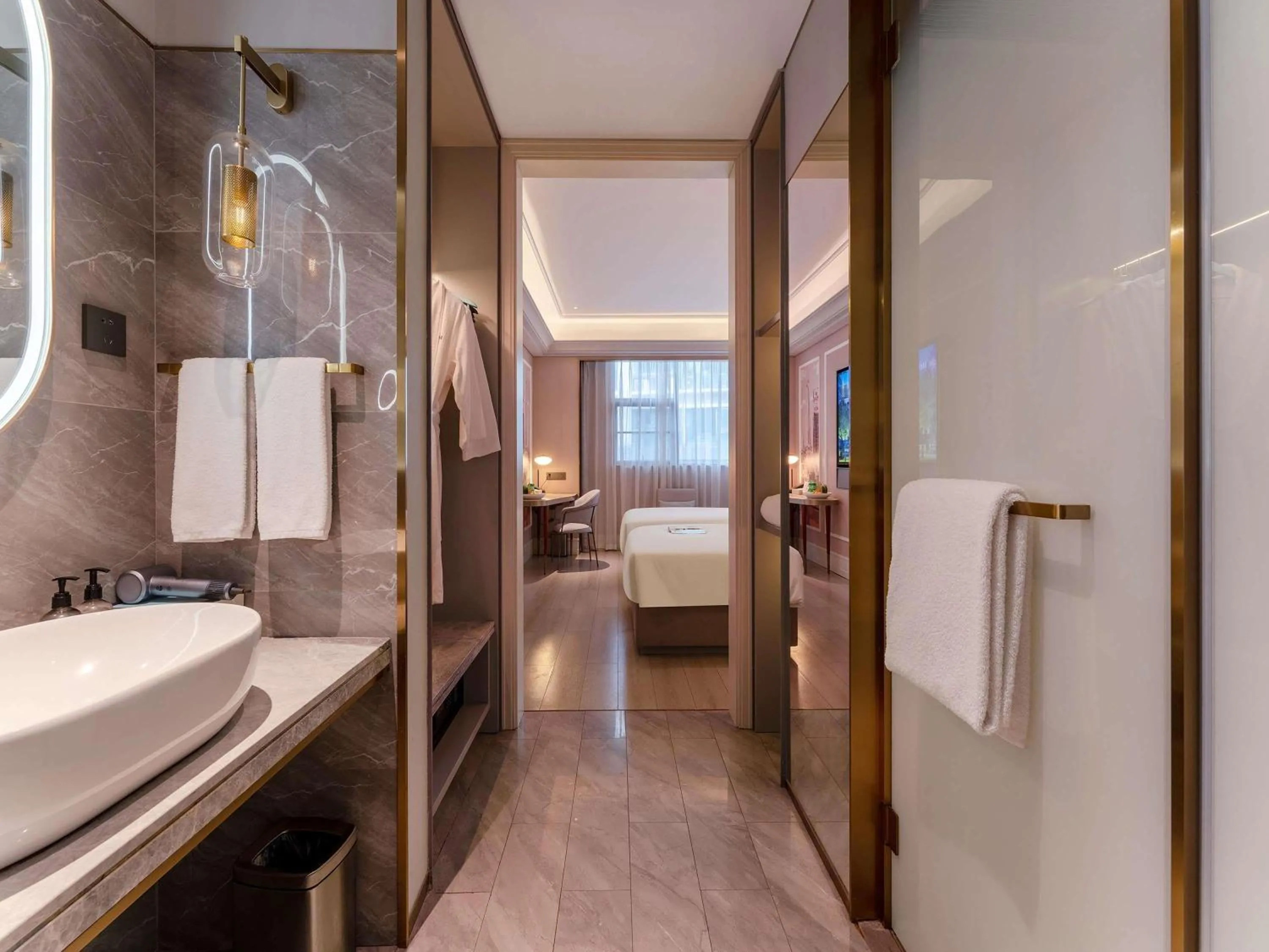 Bedroom in Mercure Shenzhen Nanshan