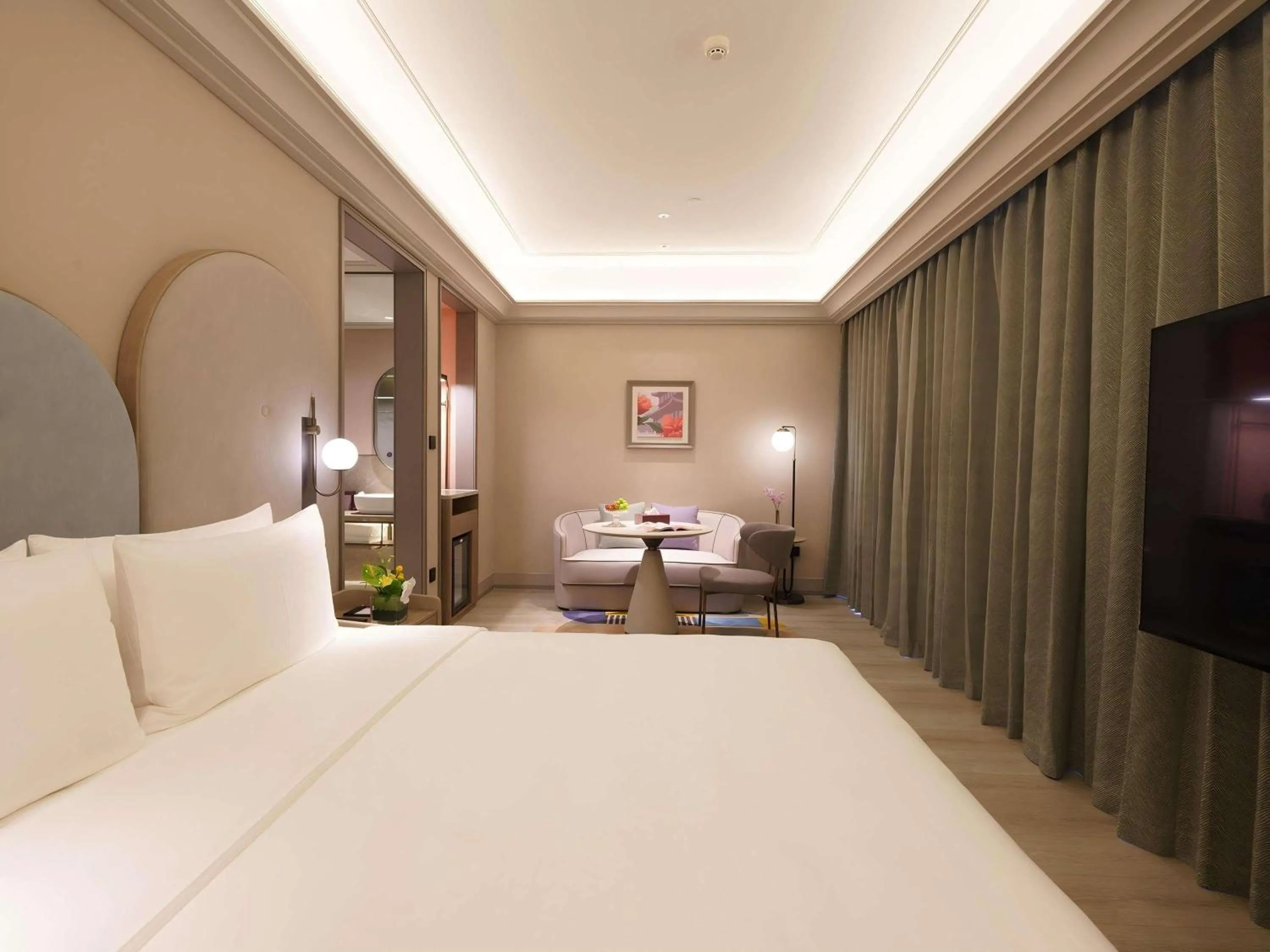 Bedroom, Bed in Mercure Xi'an Stadium Hotel