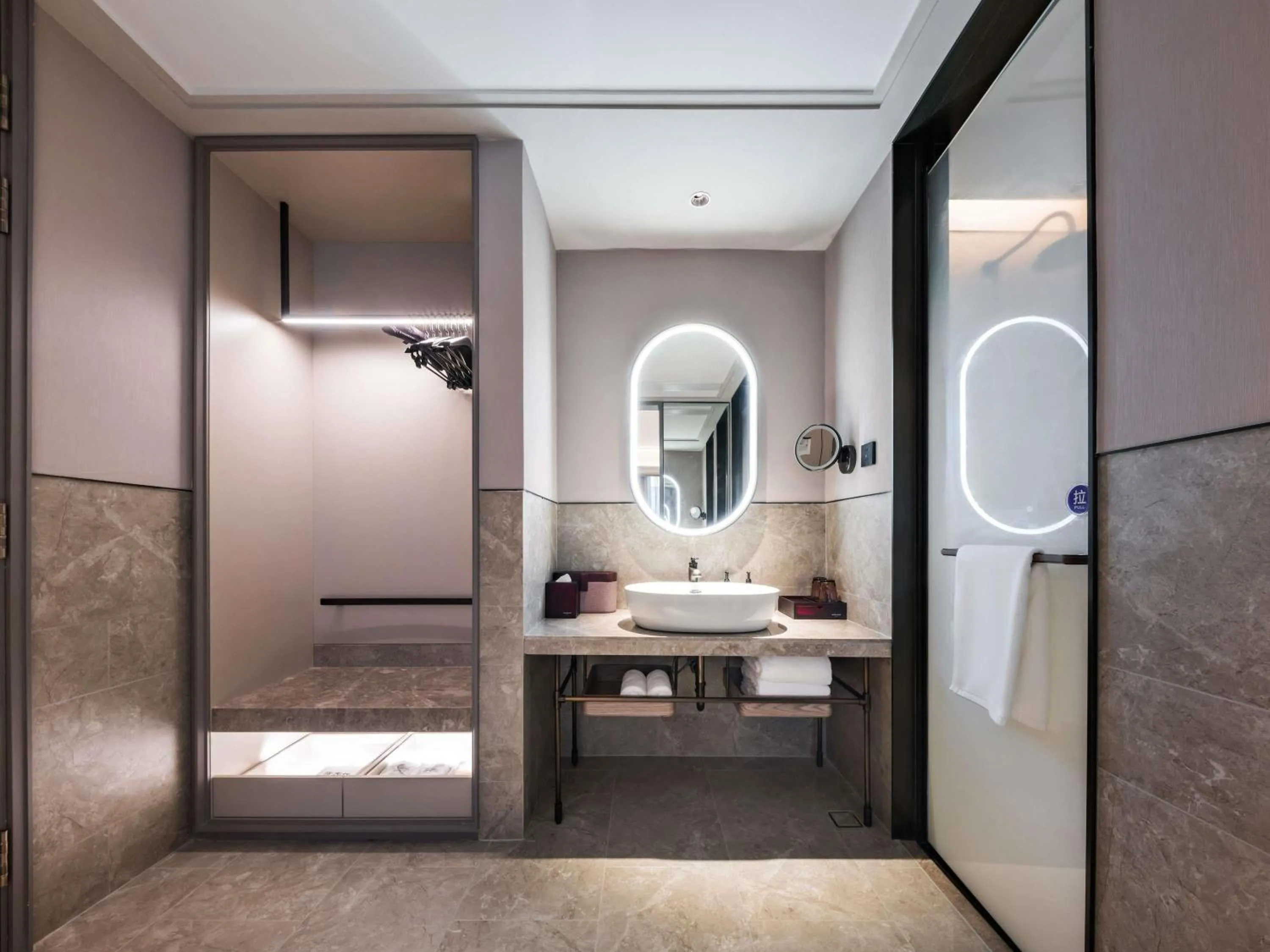 Bedroom in Mercure Xi'an Stadium Hotel