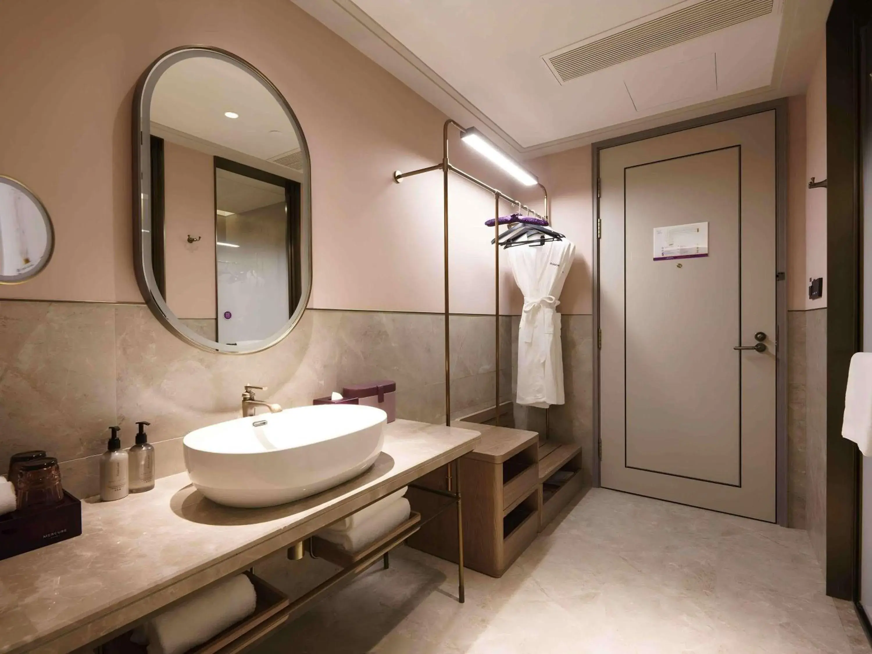 Superior King Room in Mercure Xi'an Stadium Hotel Superior King Room in Mercure Xi'an Stadium Hotel