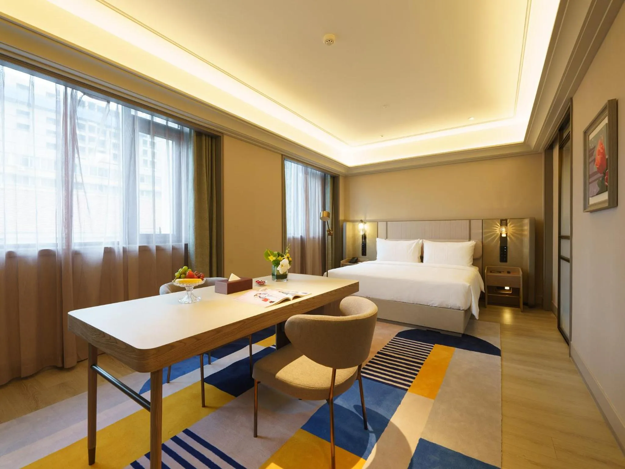 Photo of the whole room, Bed in Mercure Xi'an Stadium Hotel