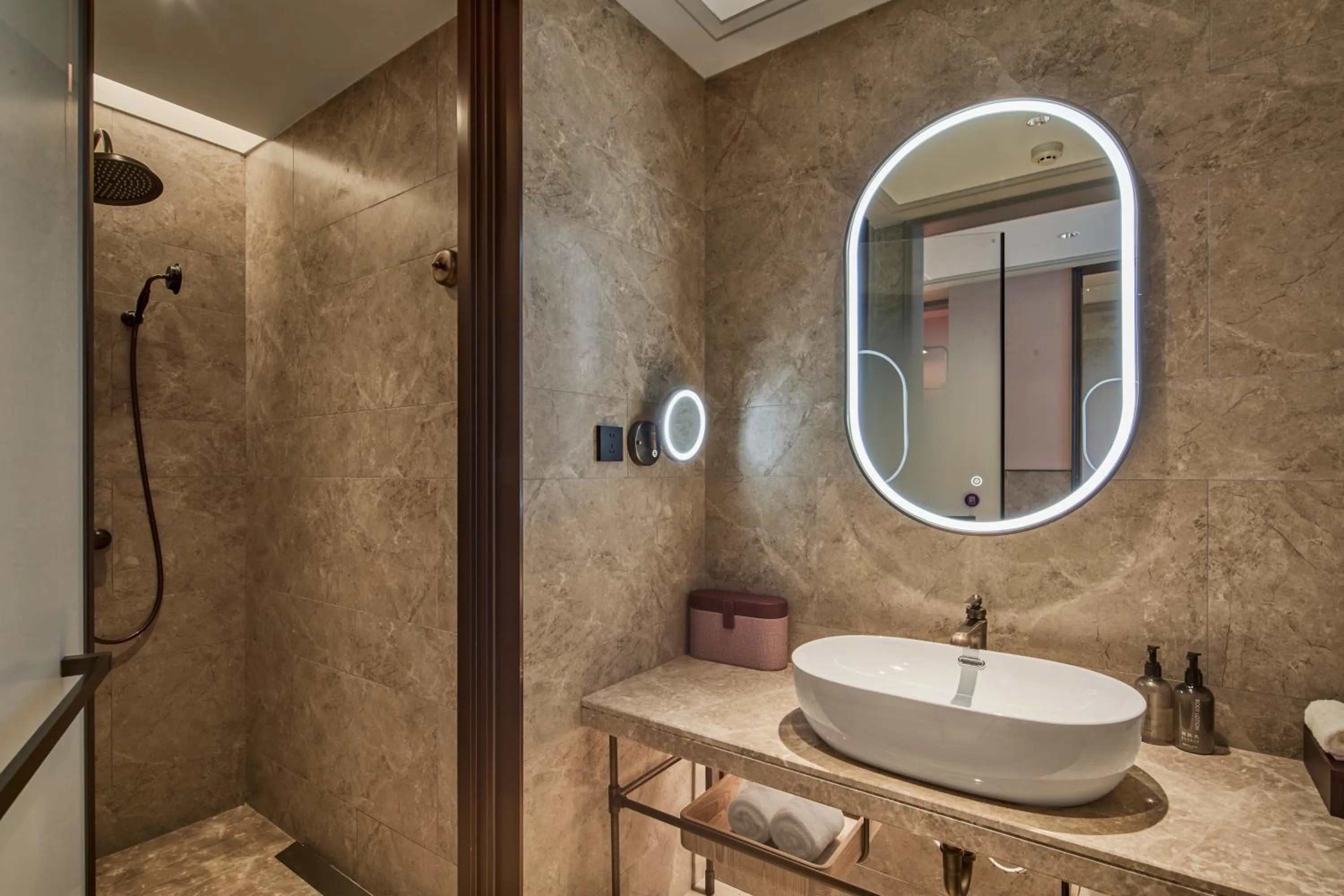 Property building in Mercure Xi'an Chanba