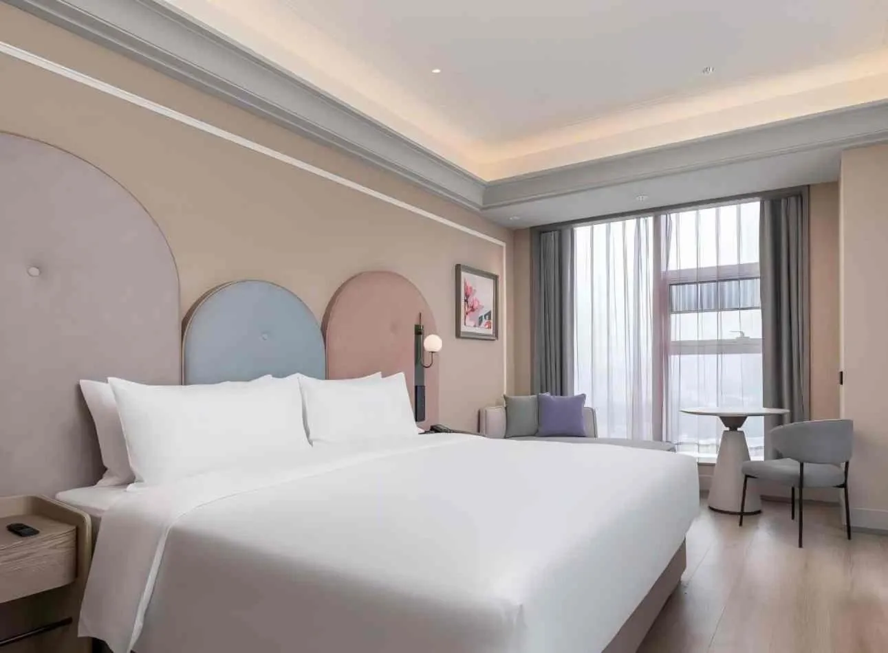 Photo of the whole room, Bed in Mercure Guangzhou Financial City