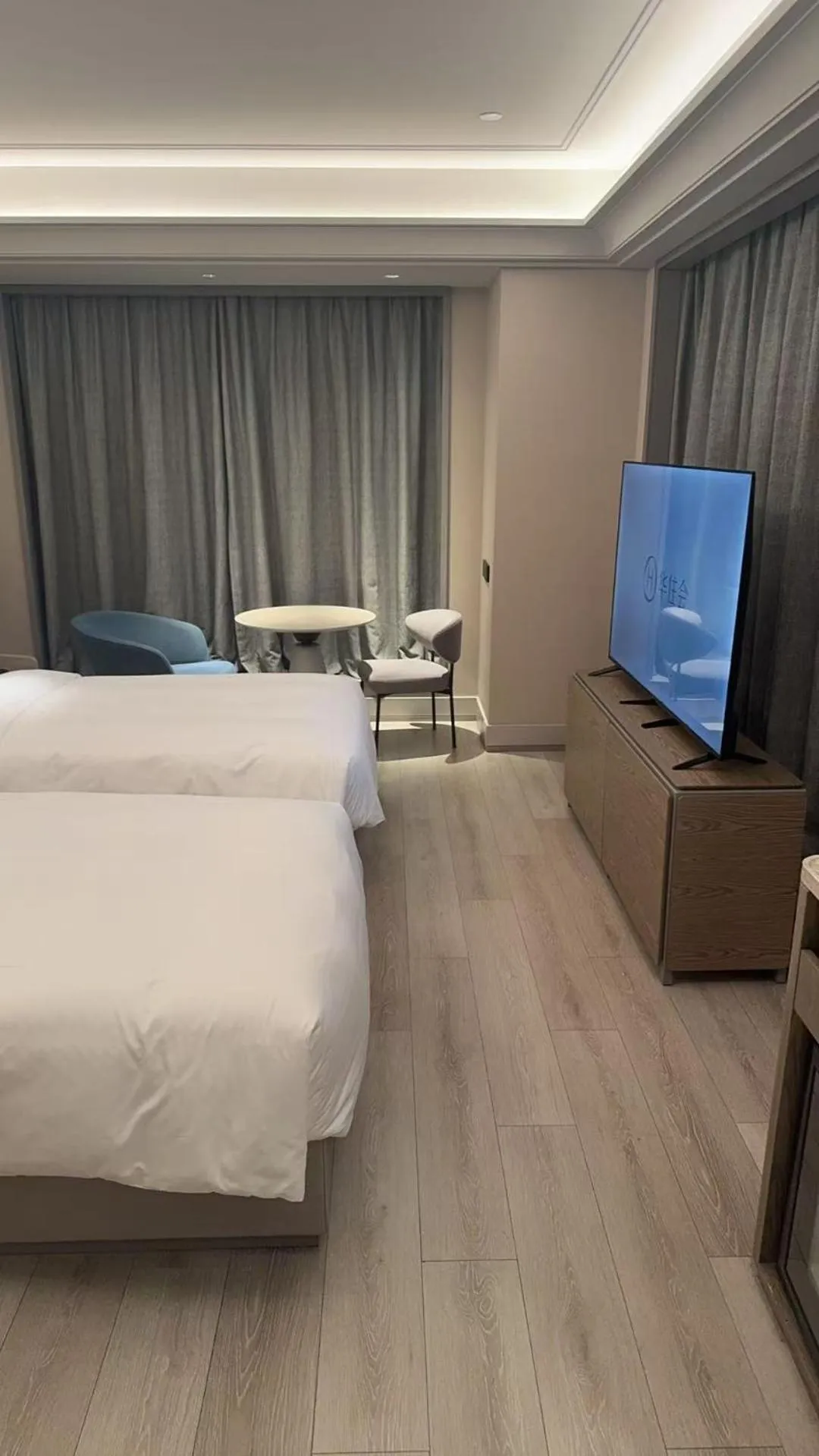 Photo of the whole room, Bed in Mercure Guangzhou Financial City