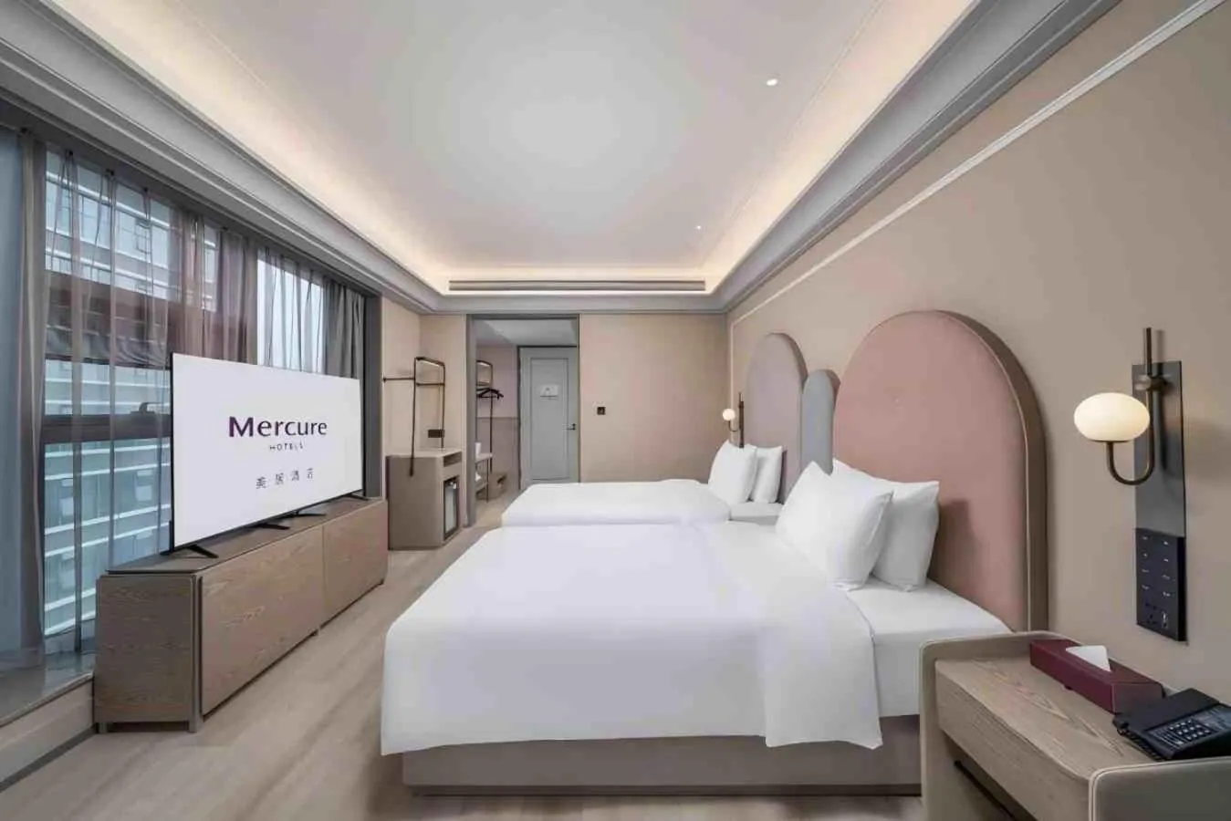 Photo of the whole room, Bed in Mercure Guangzhou Financial City
