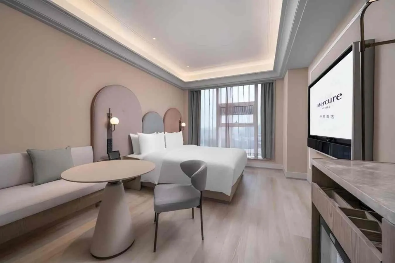 Photo of the whole room, Bed in Mercure Guangzhou Financial City