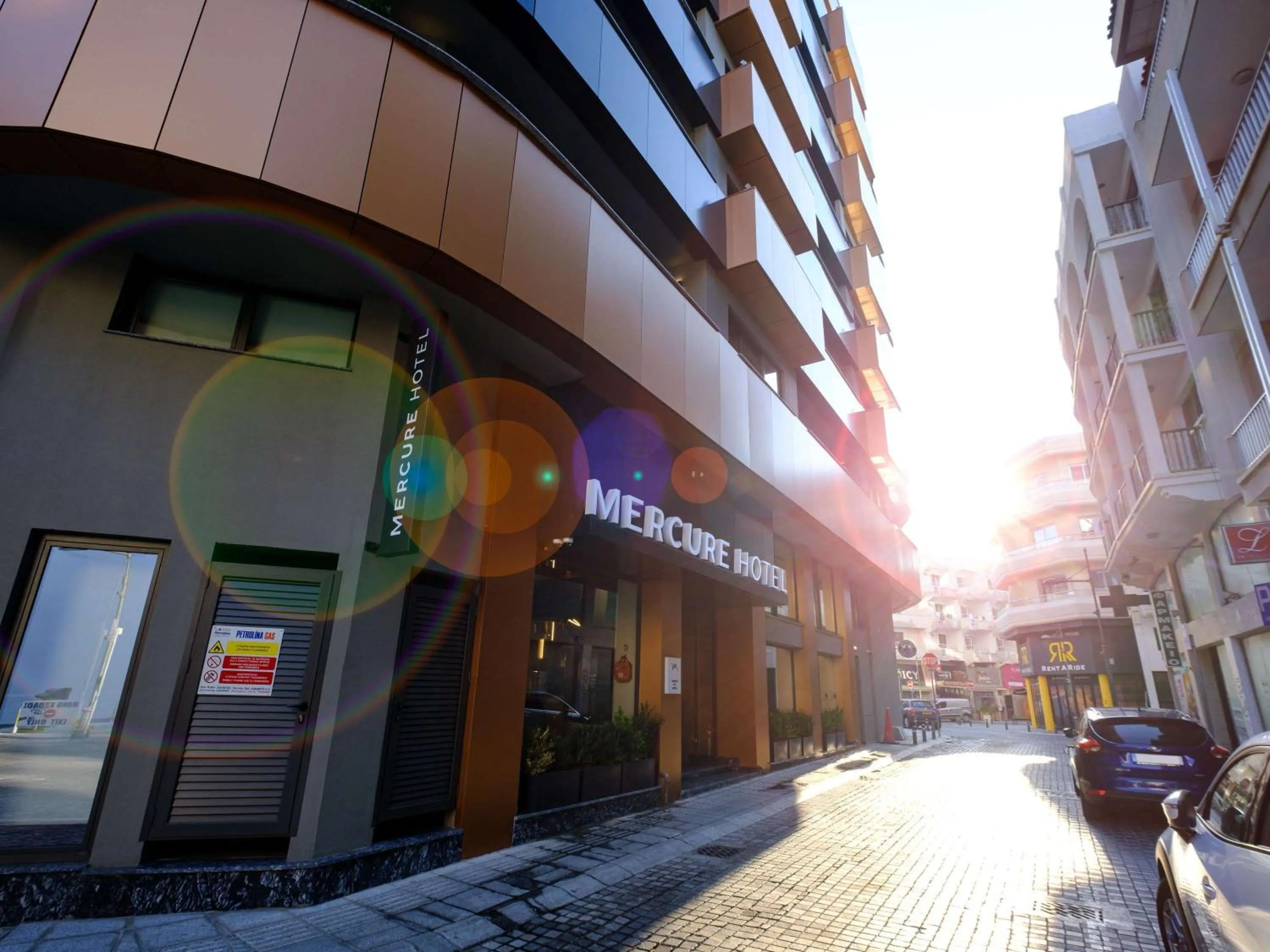 Mercure Larnaca Finikoudes Beach