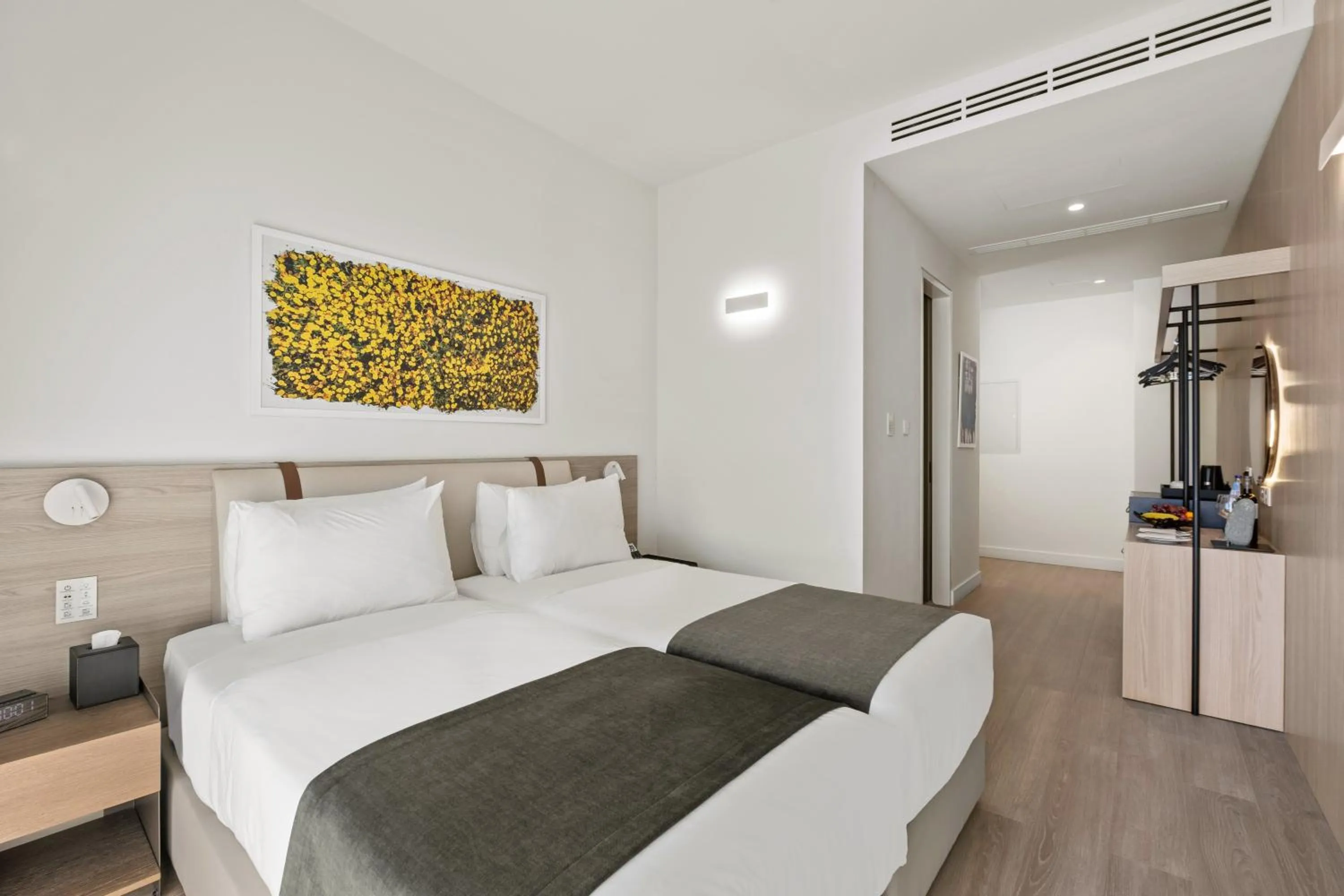 Bedroom, Bed in Mercure Larnaca Finikoudes Beach