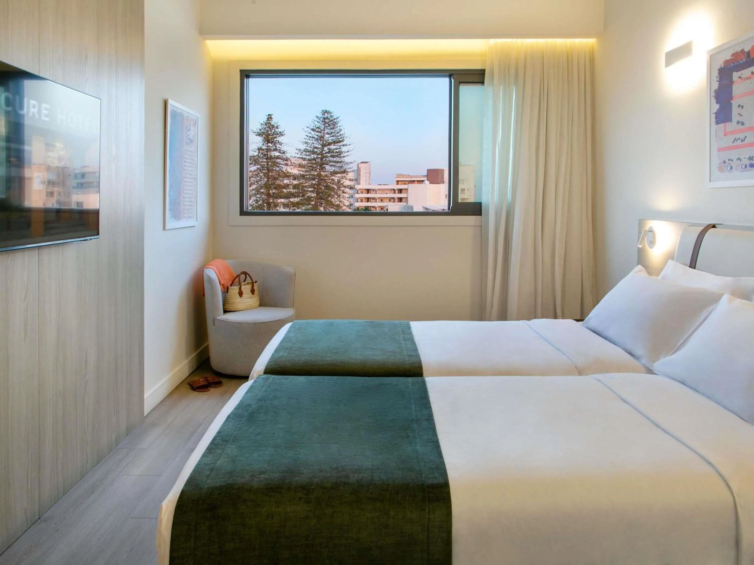 Bedroom, Bed in Mercure Larnaca Finikoudes Beach