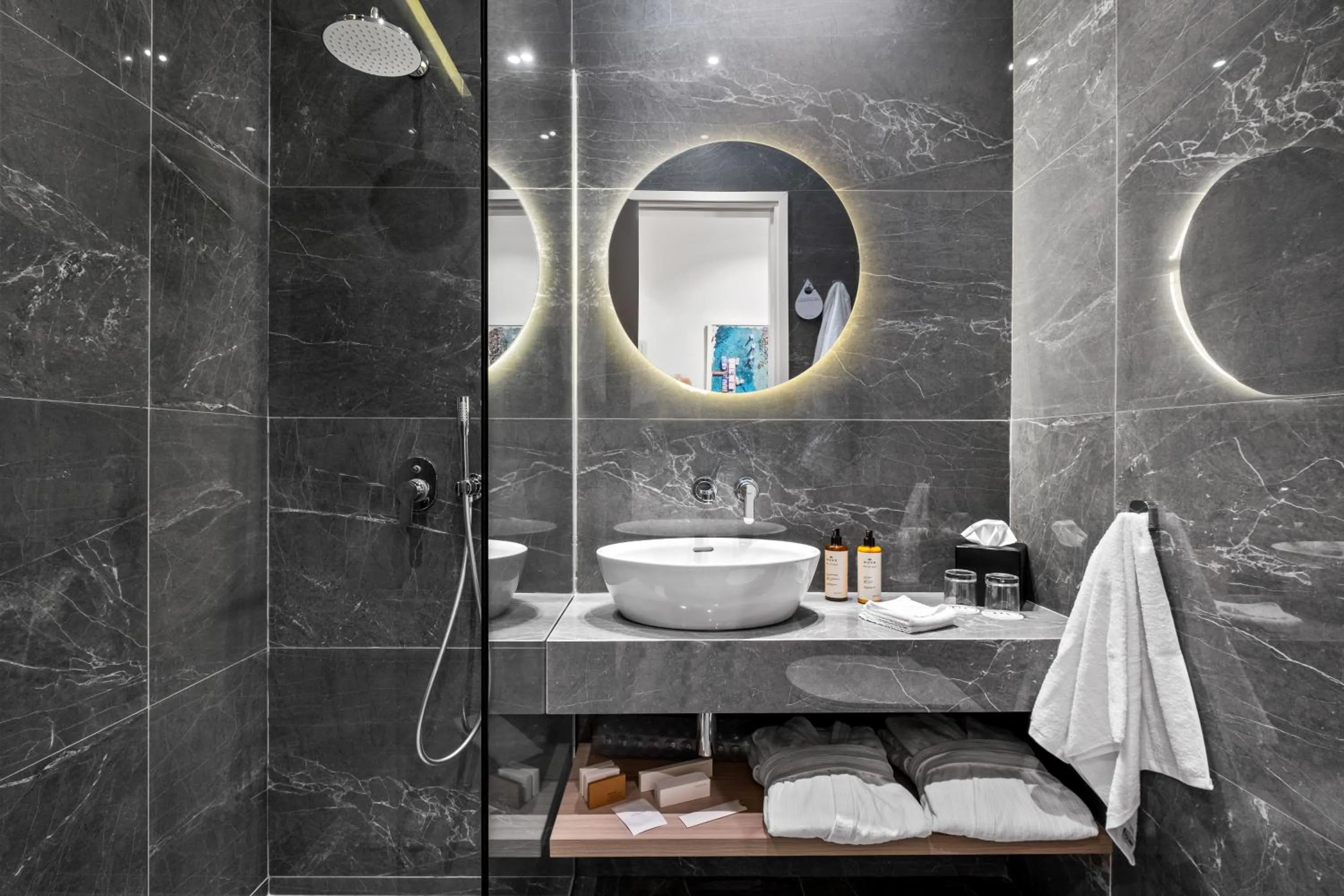 Bathroom in Mercure Larnaca Finikoudes Beach