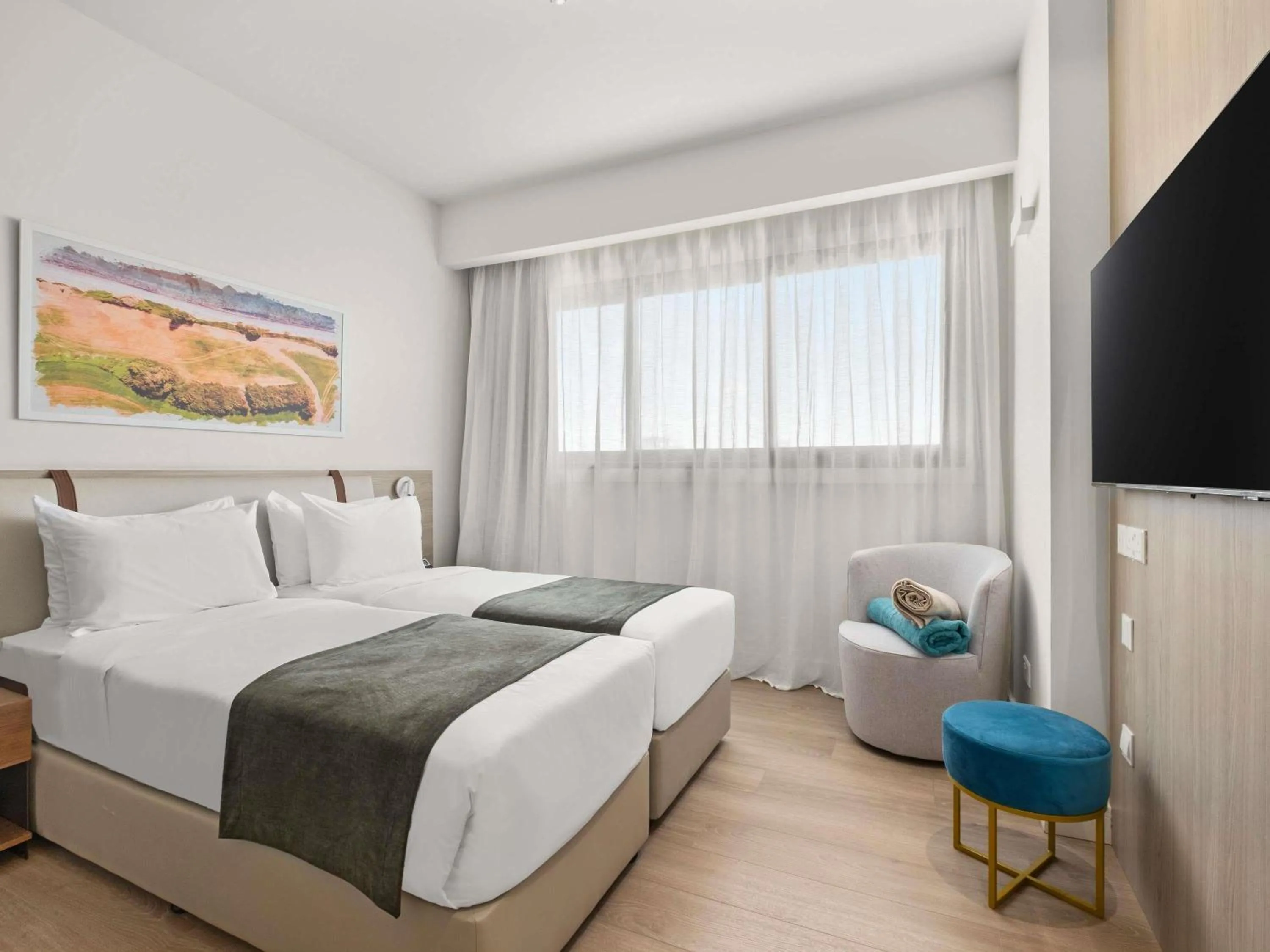 Bedroom, Bed in Mercure Larnaca Finikoudes Beach